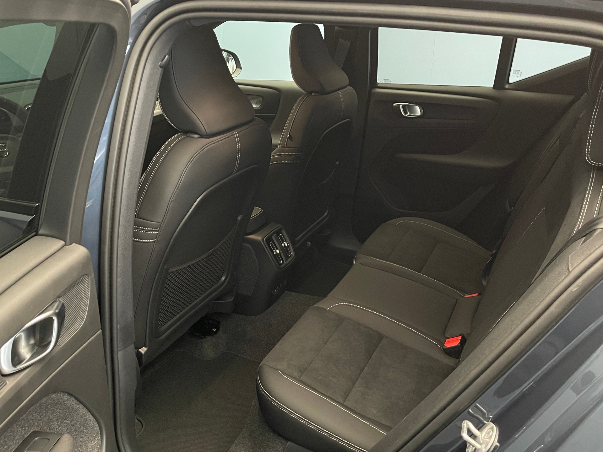 VOLVO EX40 Twin Black Edition AWD-image-8