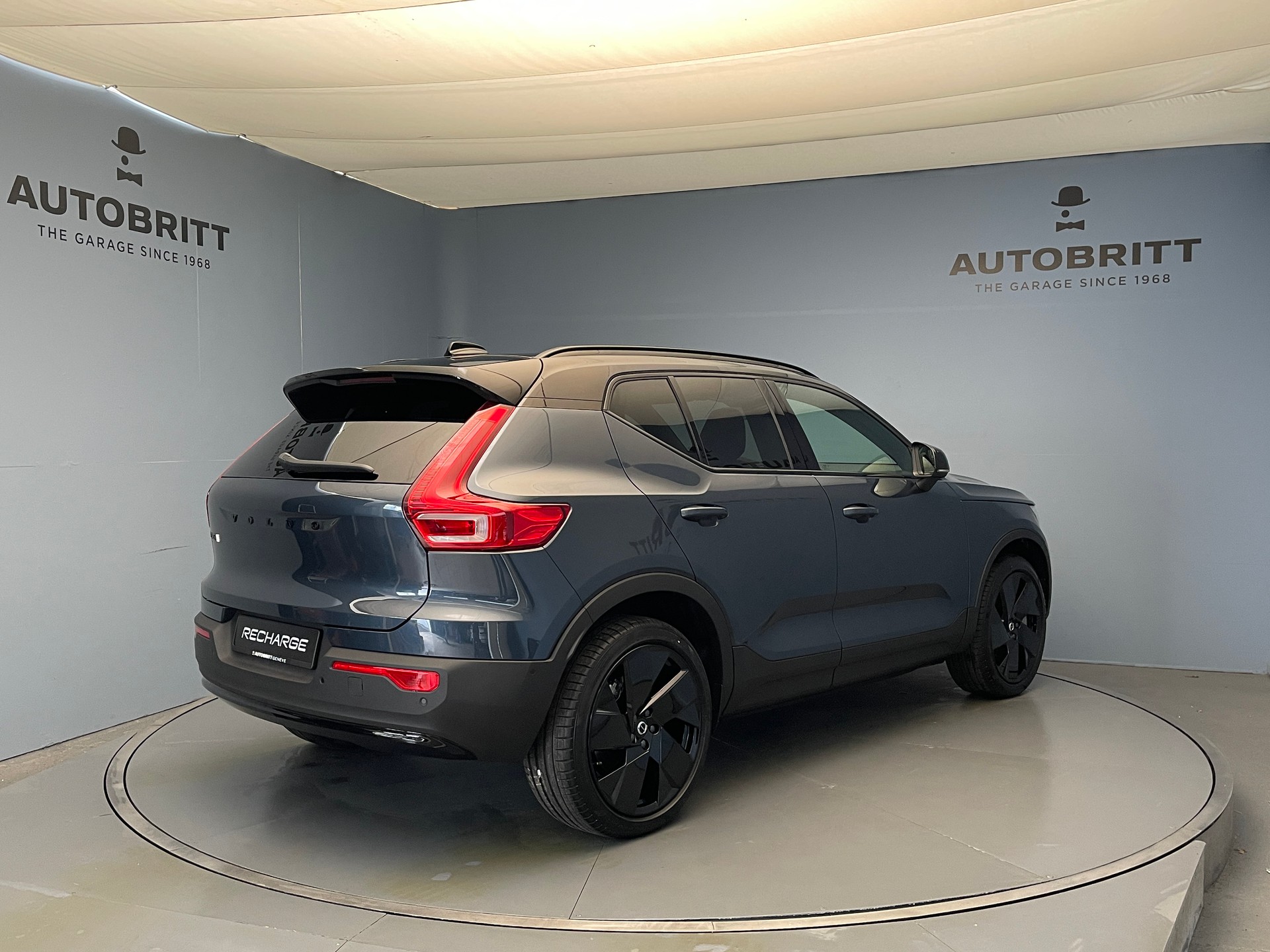 VOLVO EX40 Twin Black Edition AWD-showroom-element-2