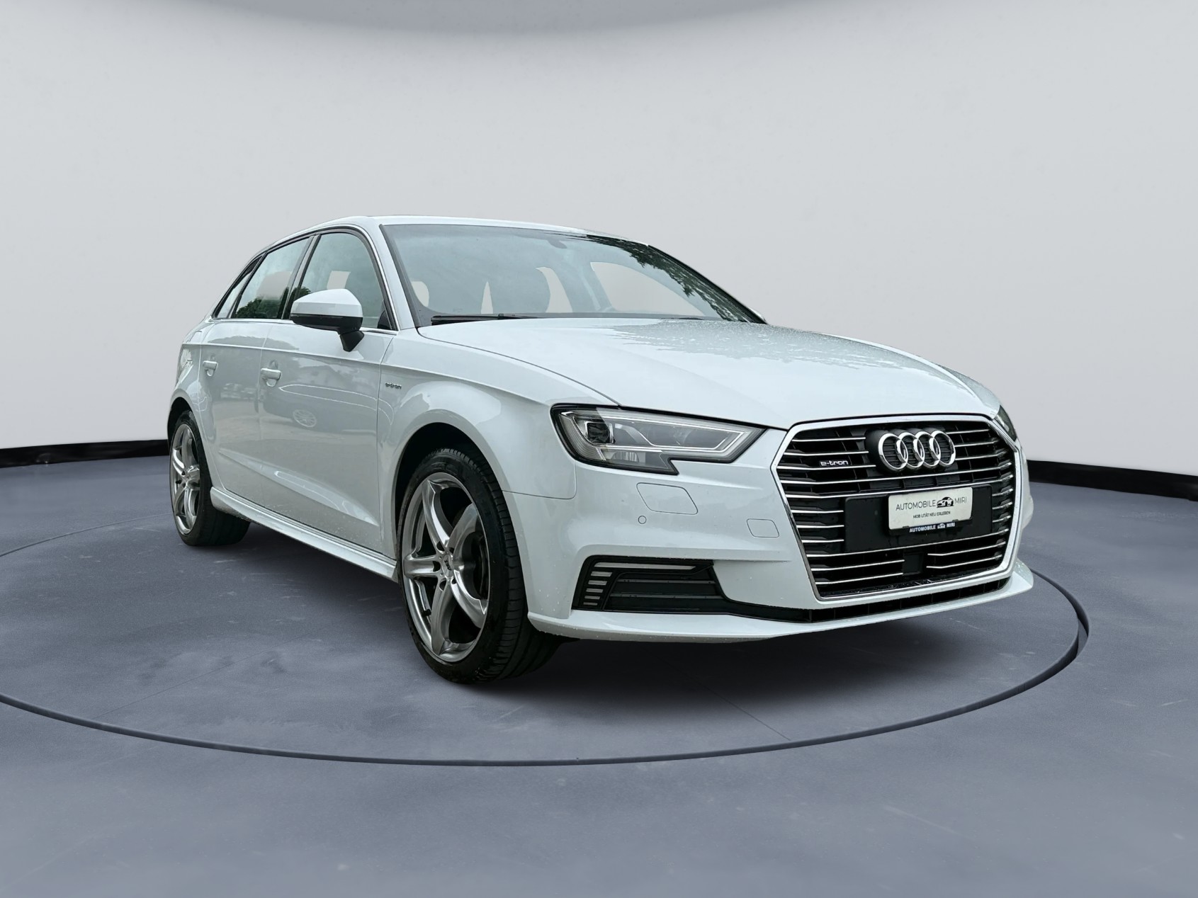 AUDI A3 Sportback 1.4 e-tron Sport S-tronic-image-2