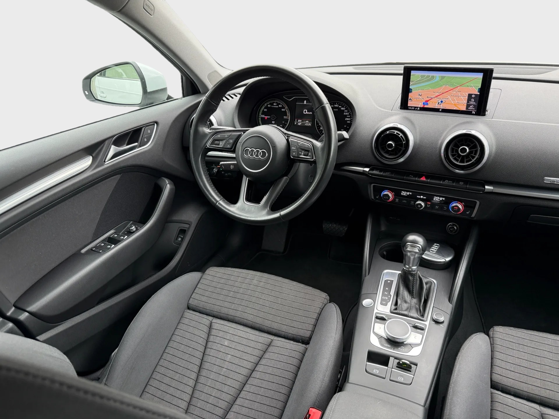 AUDI A3 Sportback 1.4 e-tron Sport S-tronic-image-10