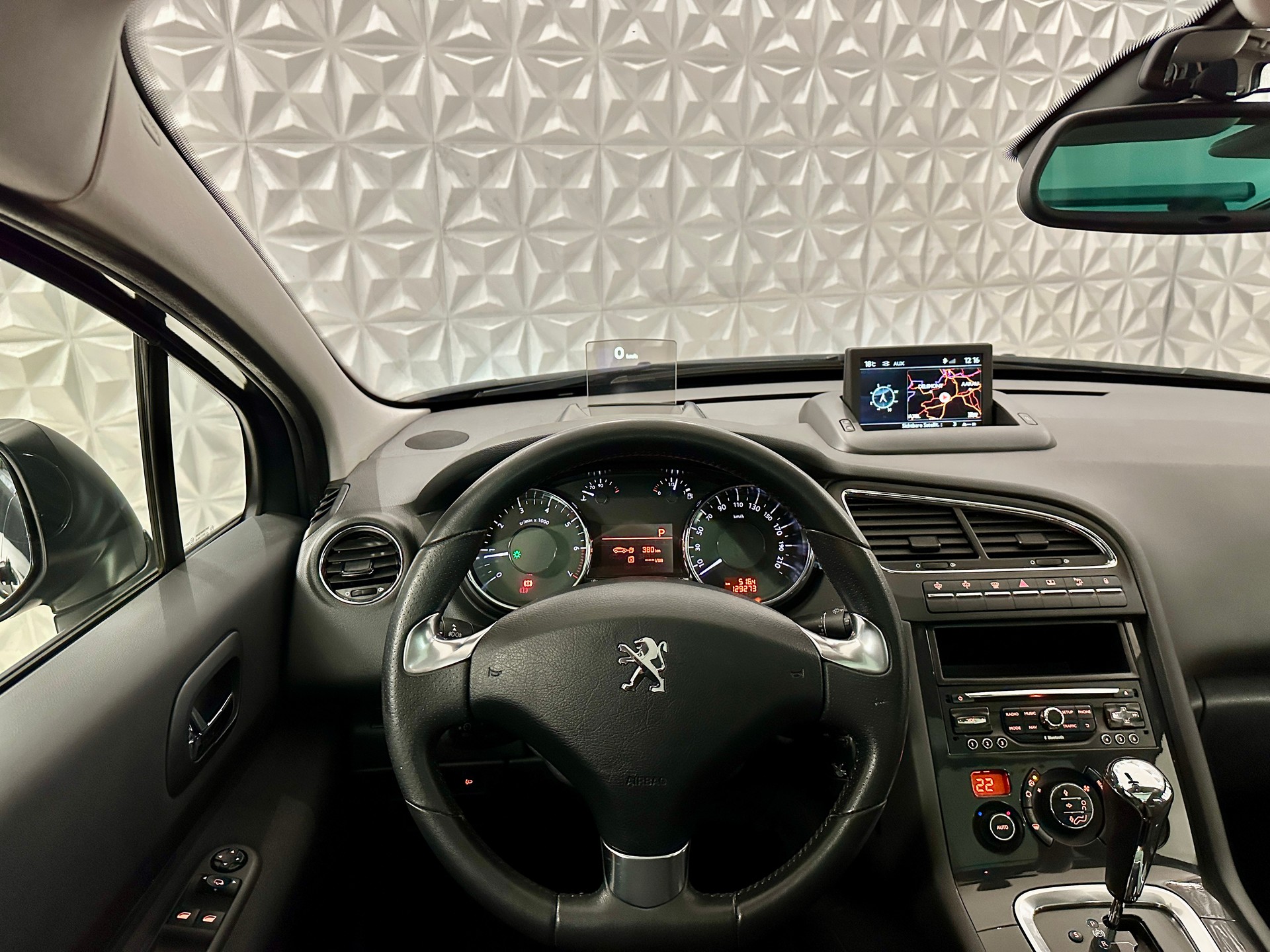 PEUGEOT 5008 1.6 16V T **7-PLÄTZER** Allure Tiptronic-image-19