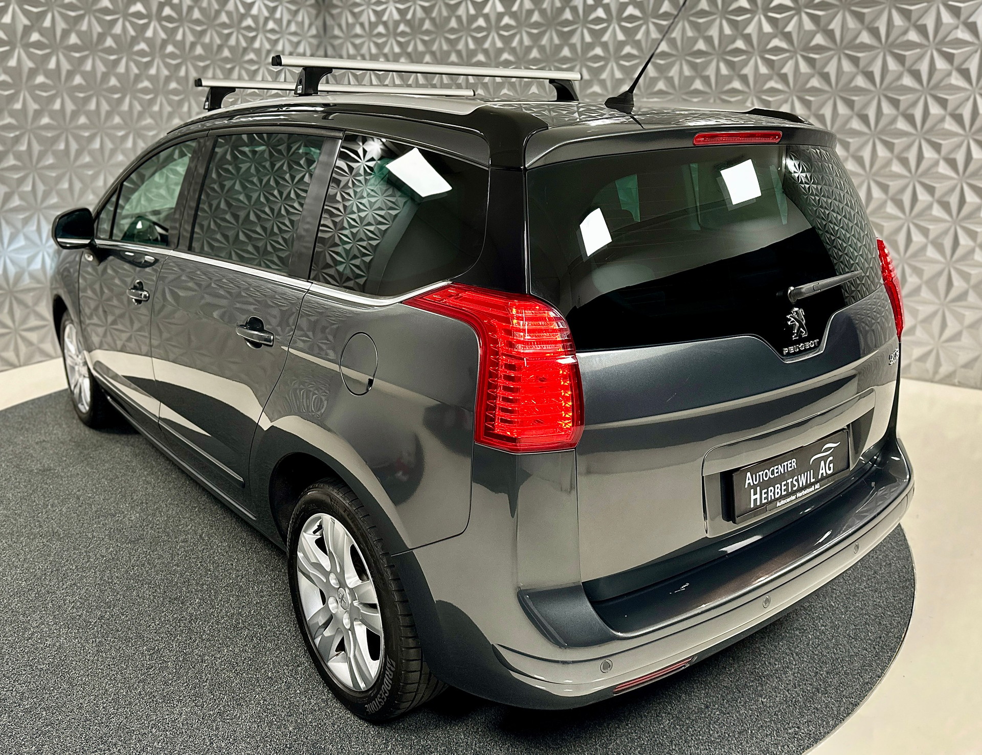 PEUGEOT 5008 1.6 16V T **7-PLÄTZER** Allure Tiptronic-image-9