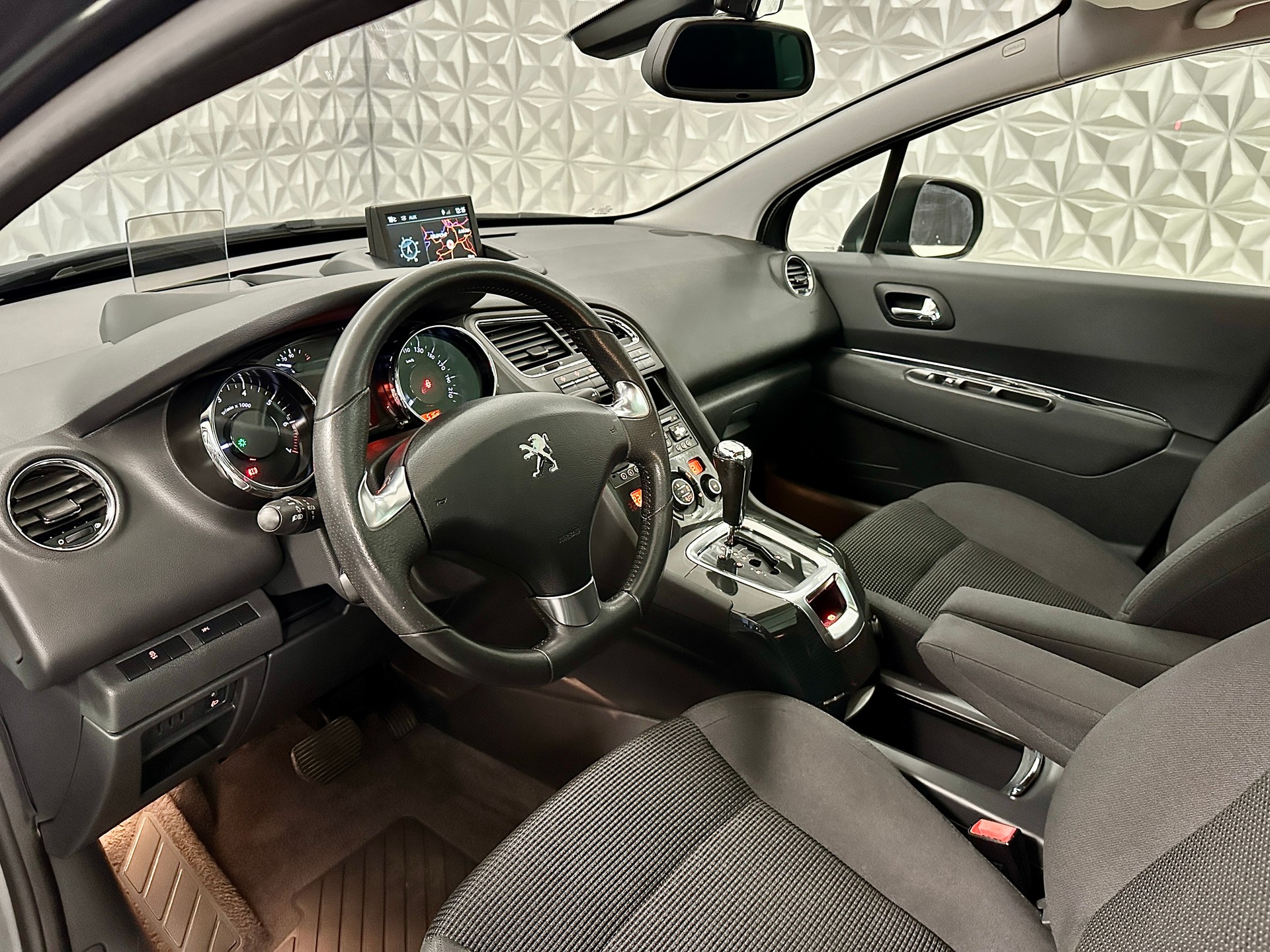 PEUGEOT 5008 1.6 16V T **7-PLÄTZER** Allure Tiptronic-image-10