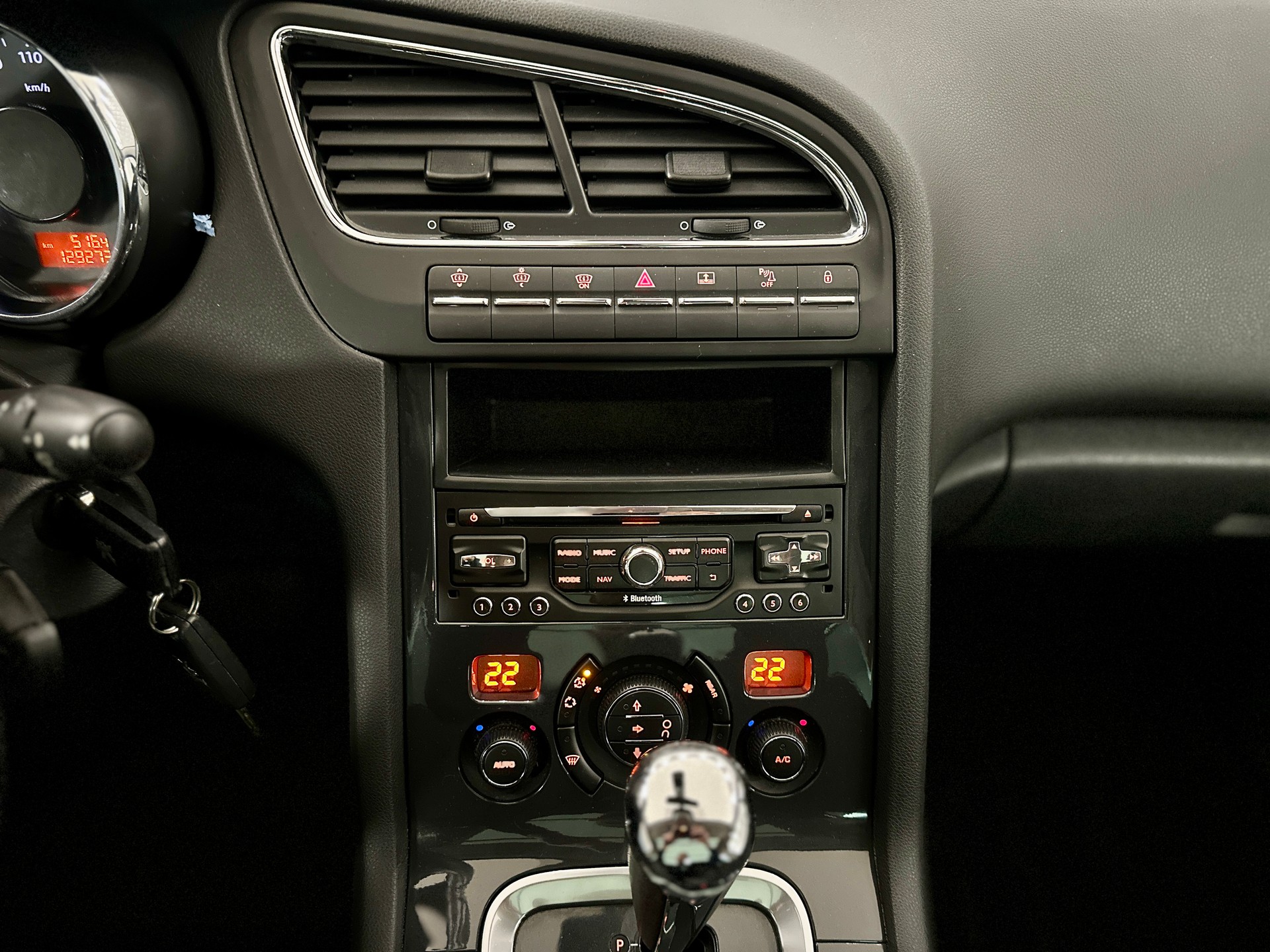 PEUGEOT 5008 1.6 16V T **7-PLÄTZER** Allure Tiptronic-image-17