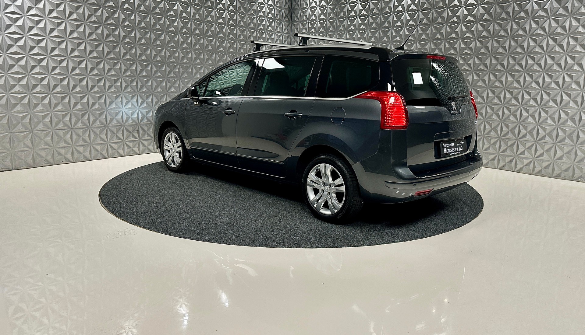 PEUGEOT 5008 1.6 16V T **7-PLÄTZER** Allure Tiptronic-image-6