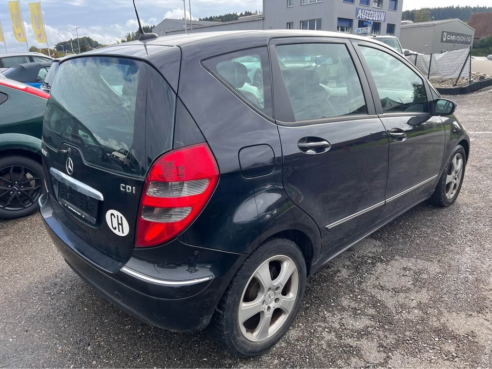 MERCEDES-BENZ A 160 CDI Avantgarde-image-4