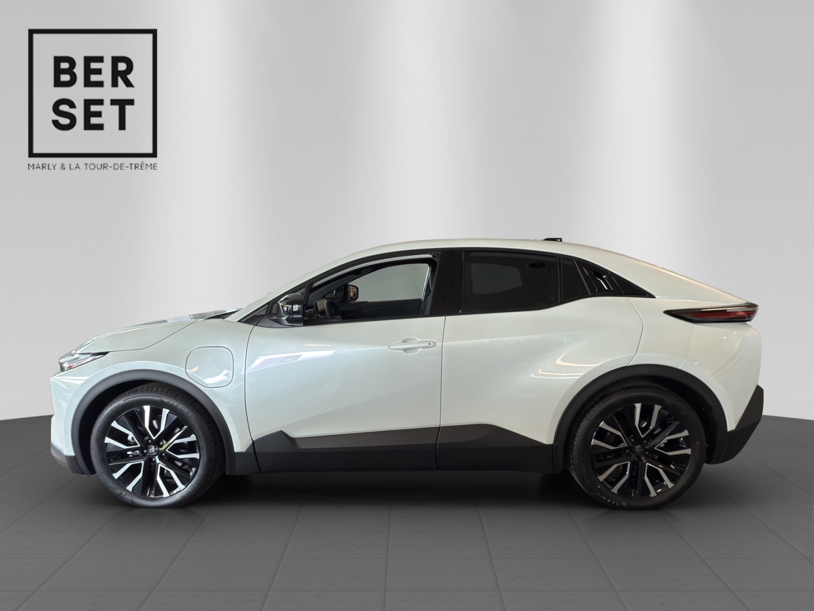 TOYOTA C-HR+ Style AWD-showroom-element-1