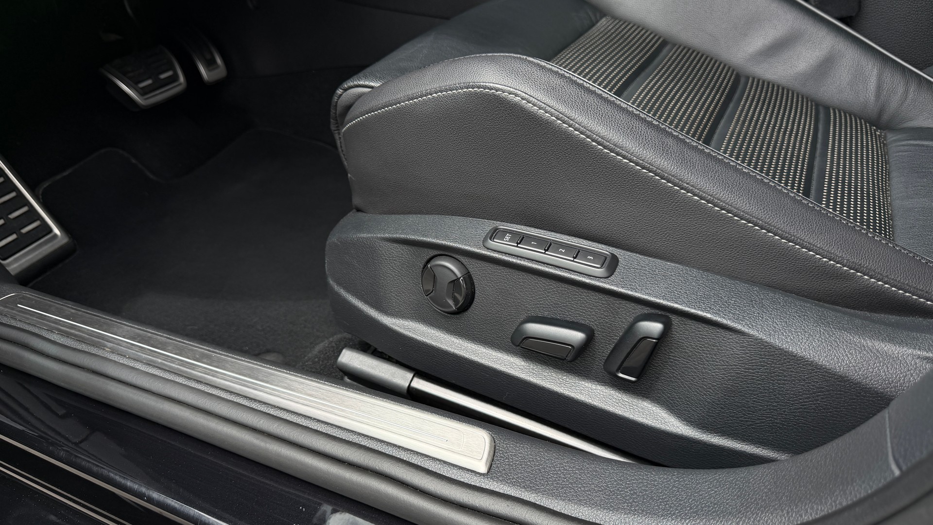 VW Golf 2.0 TSI R 4Motion DSG / Faclift Ohne OPF! 1. Hand / Frisch ab MFK-image-11