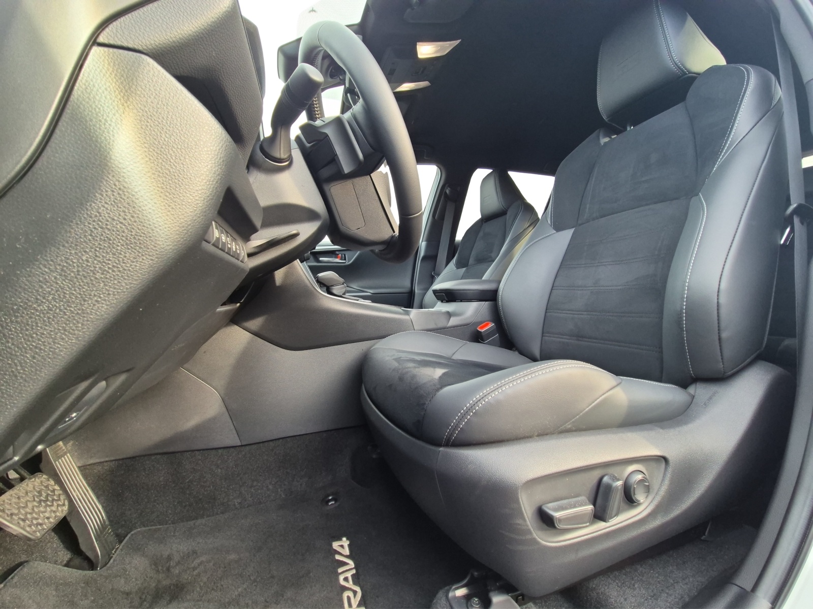 TOYOTA RAV4 2.5 Plug-In-Hybrid GR Sport-image-4