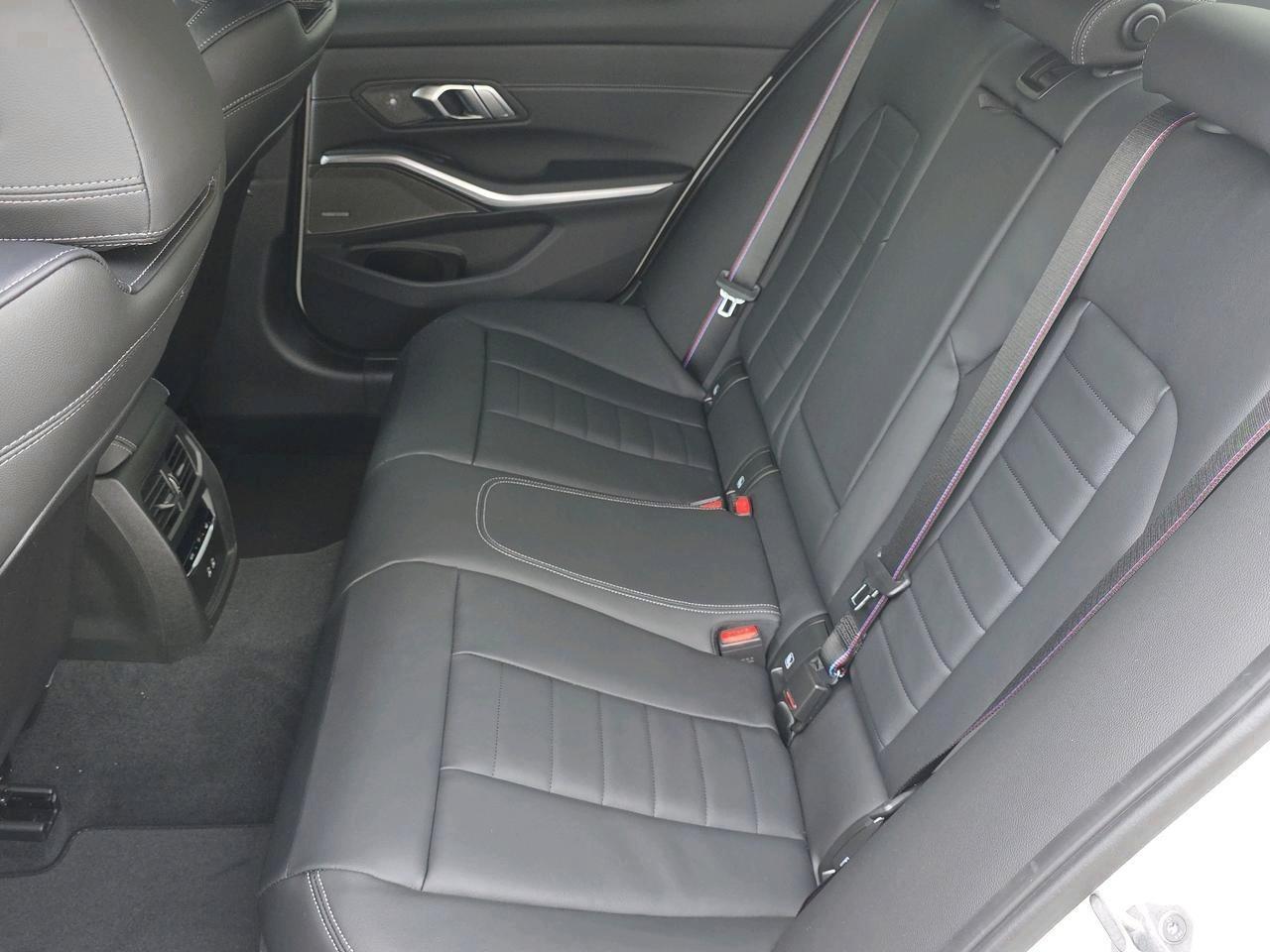 BMW 330d xDrive-image-14