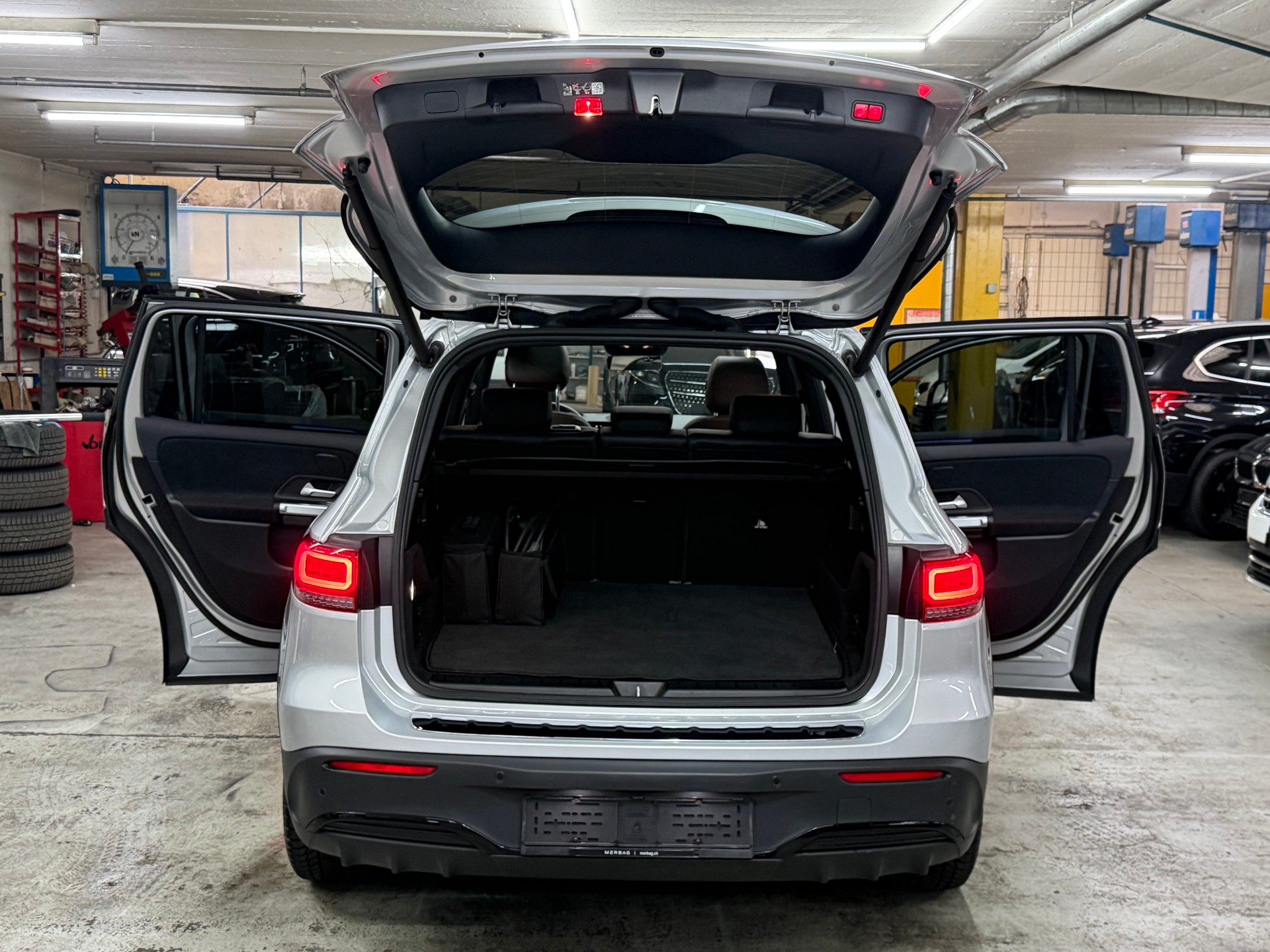MERCEDES-BENZ EQB 350 4Matic-image-11