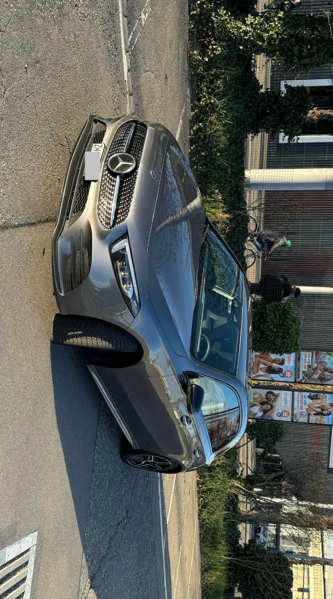 MERCEDES-BENZ A 180 Night Star AMG Line-image-4