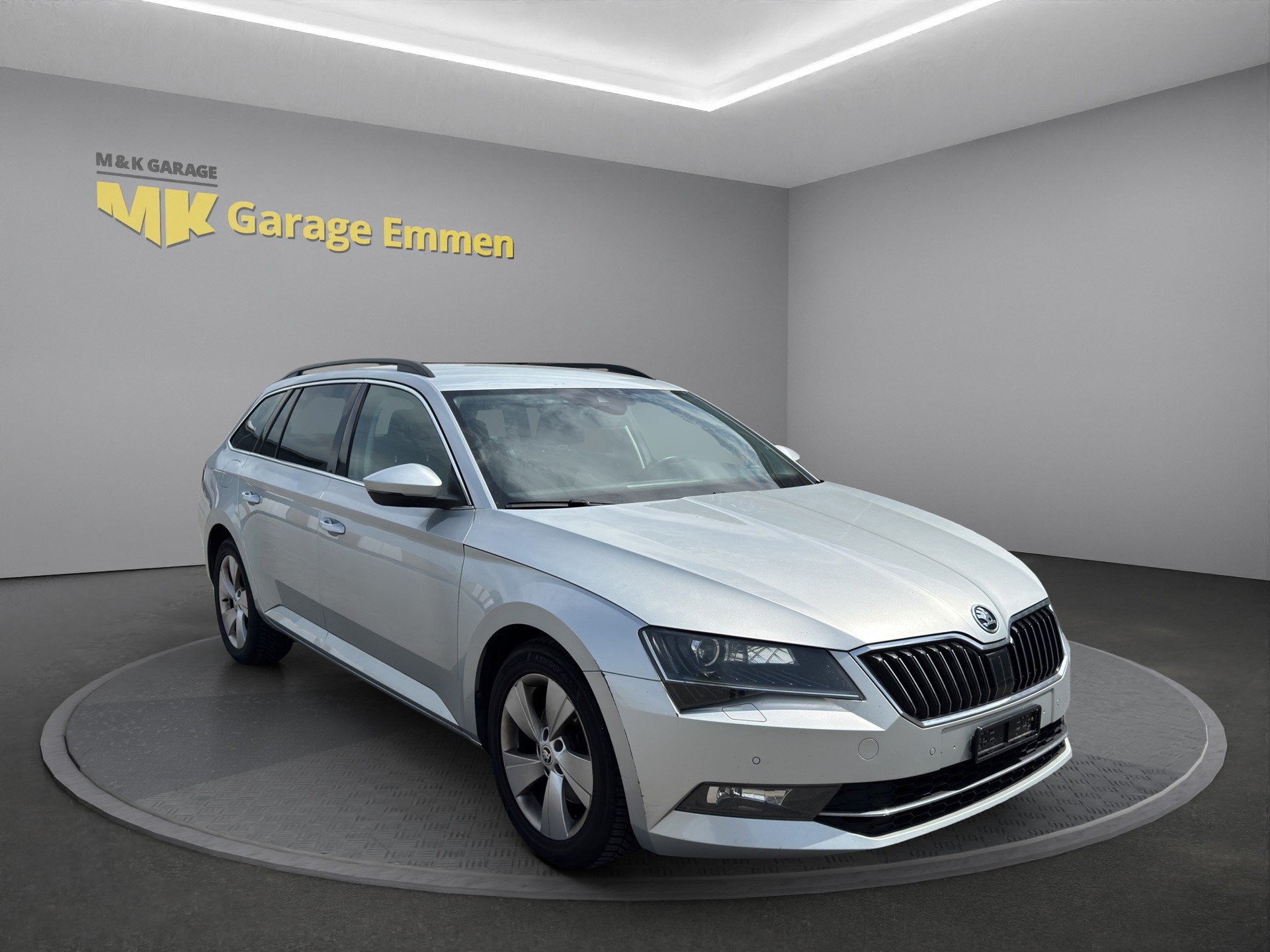 SKODA Superb Combi 2.0 TDi Active DSG-image-6