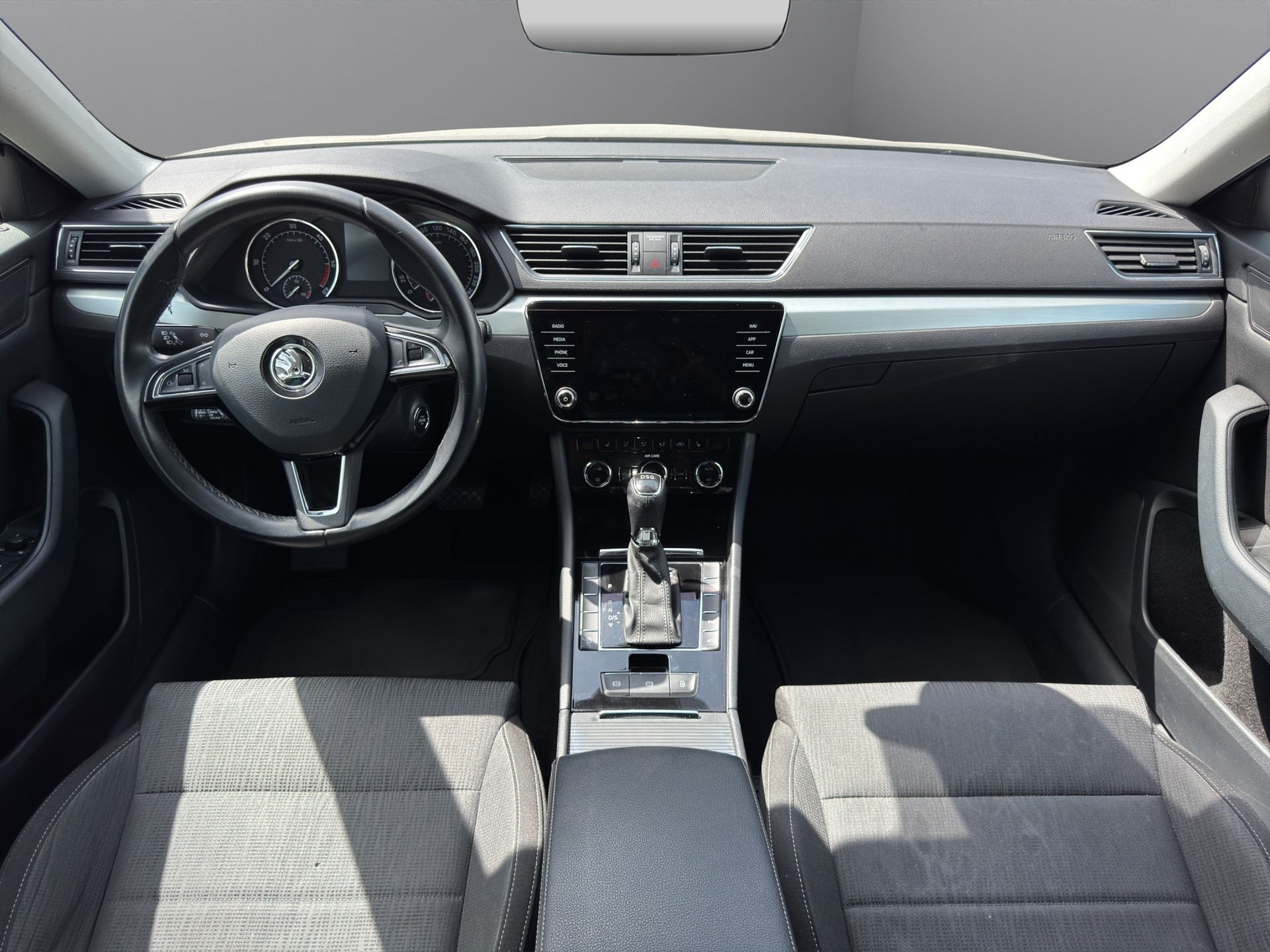 SKODA Superb Combi 2.0 TDi Active DSG-image-14