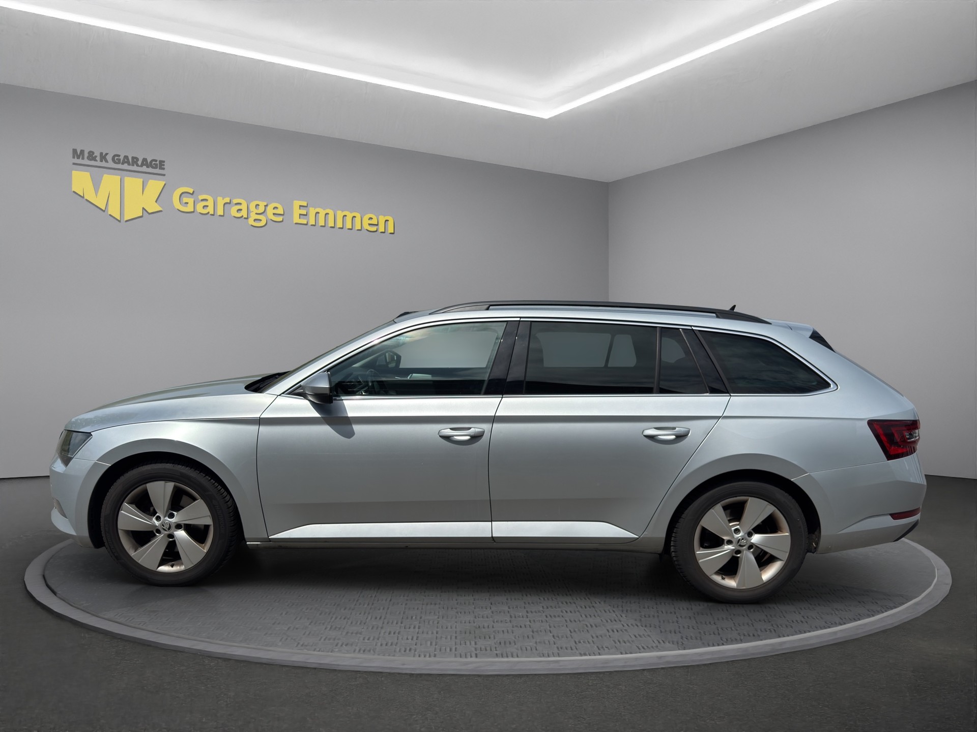 SKODA Superb Combi 2.0 TDi Active DSG-showroom-element-1