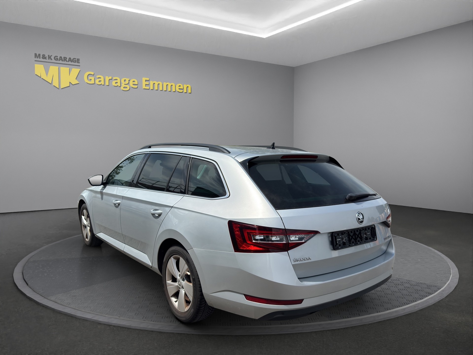 SKODA Superb Combi 2.0 TDi Active DSG-showroom-element-2