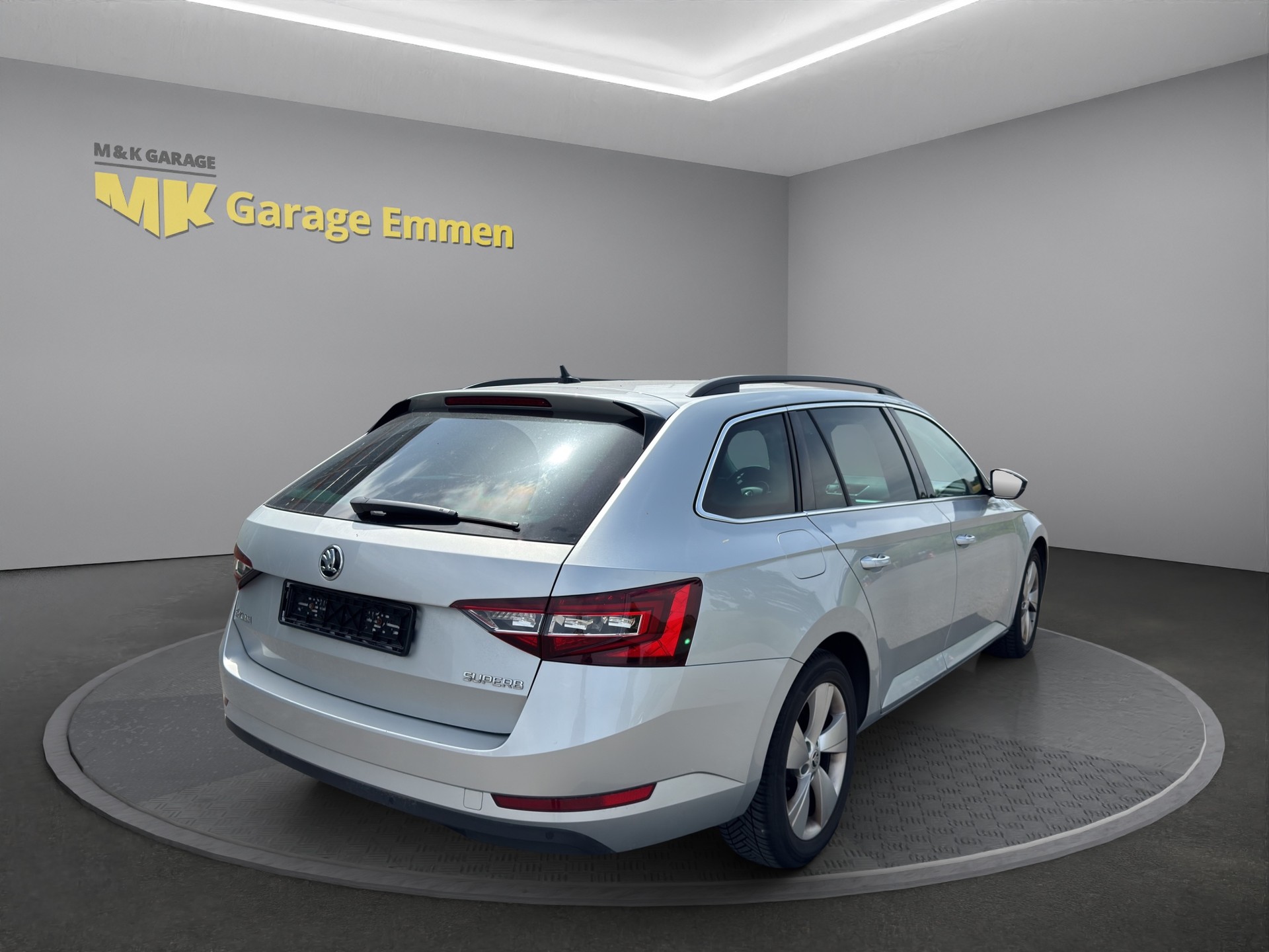 SKODA Superb Combi 2.0 TDi Active DSG-image-4