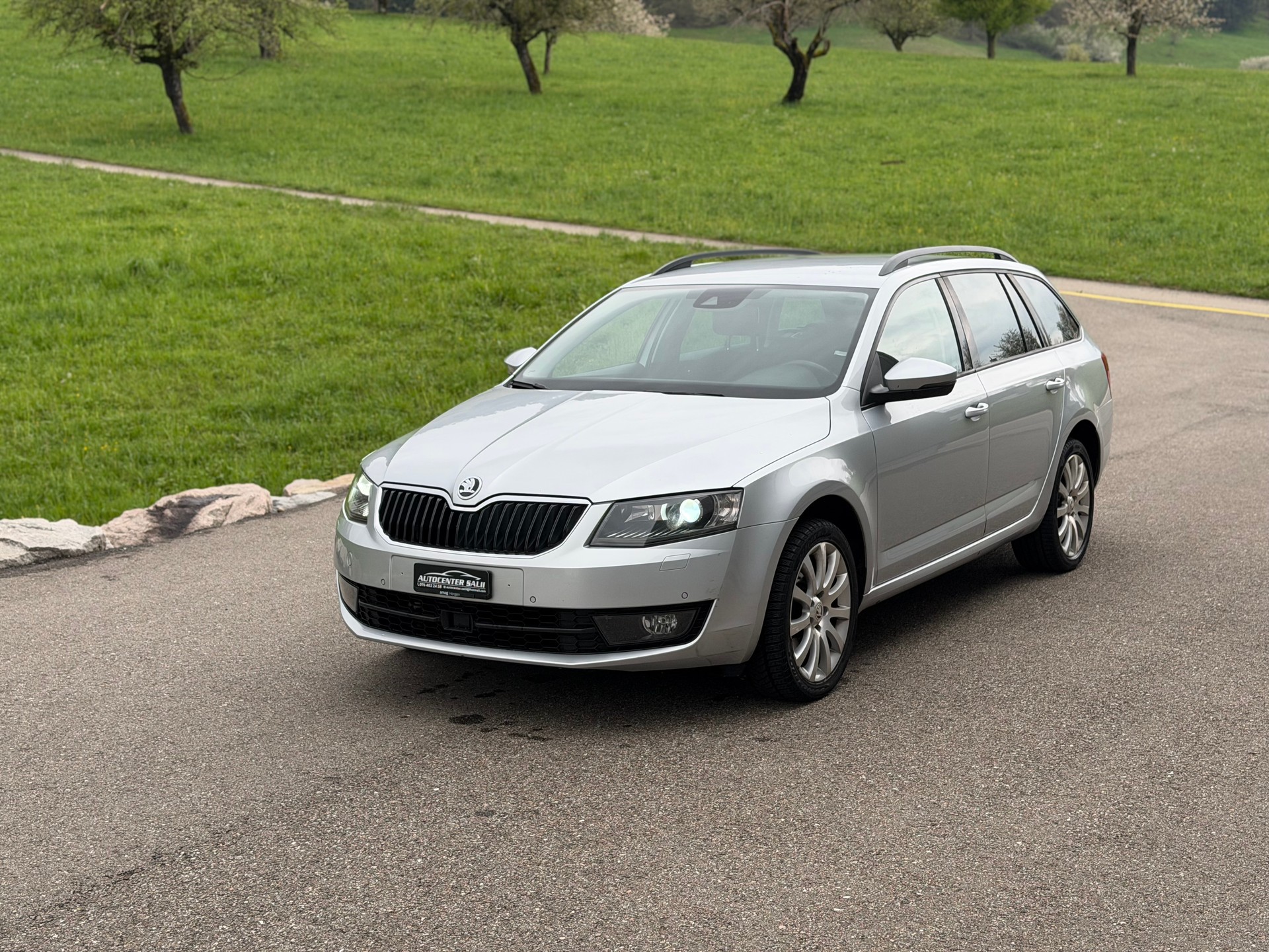 SKODA Octavia Combi 2.0 TDI Ambition 4x4 DSG-image-0
