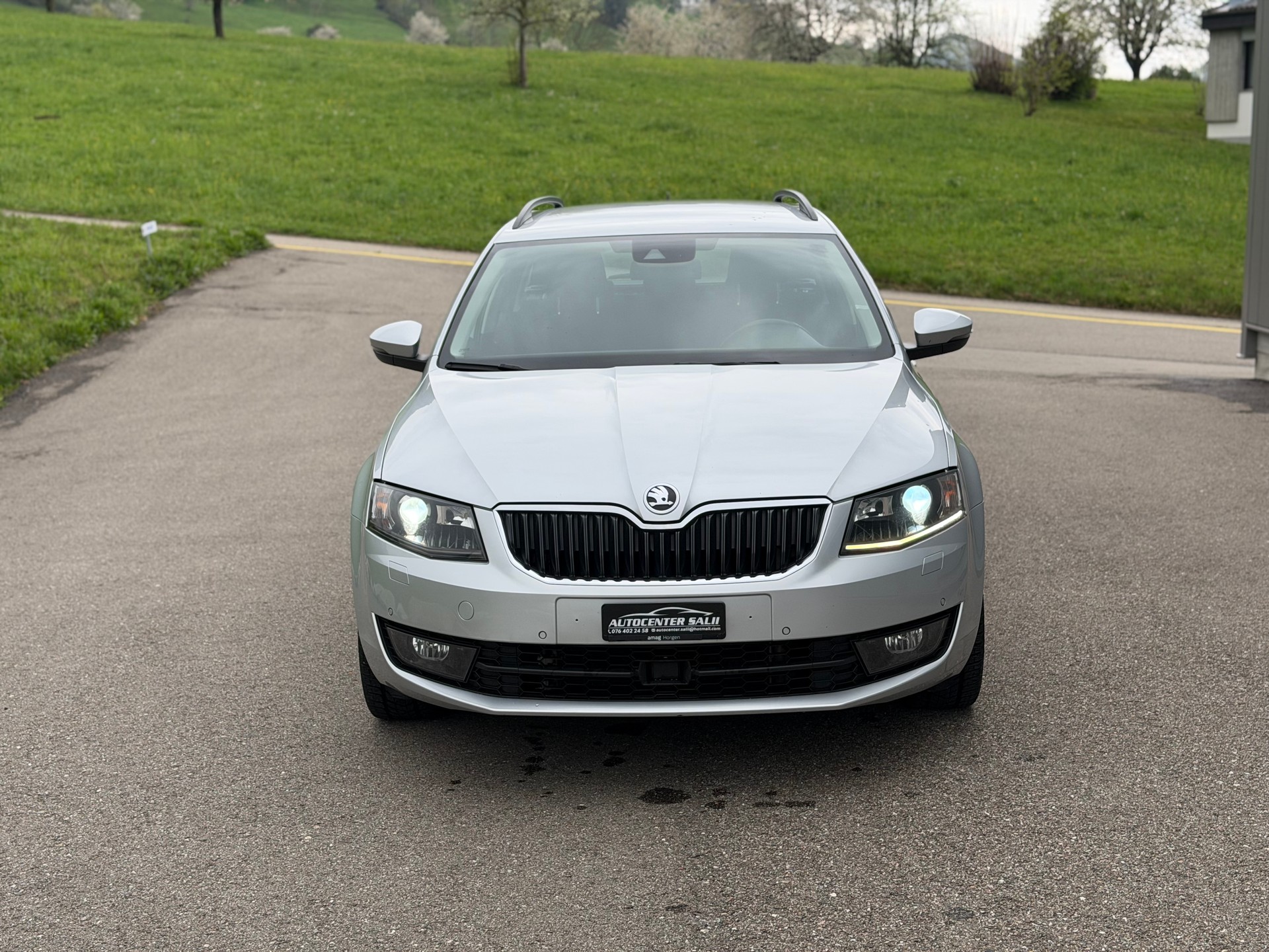 SKODA Octavia Combi 2.0 TDI Ambition 4x4 DSG-image-1