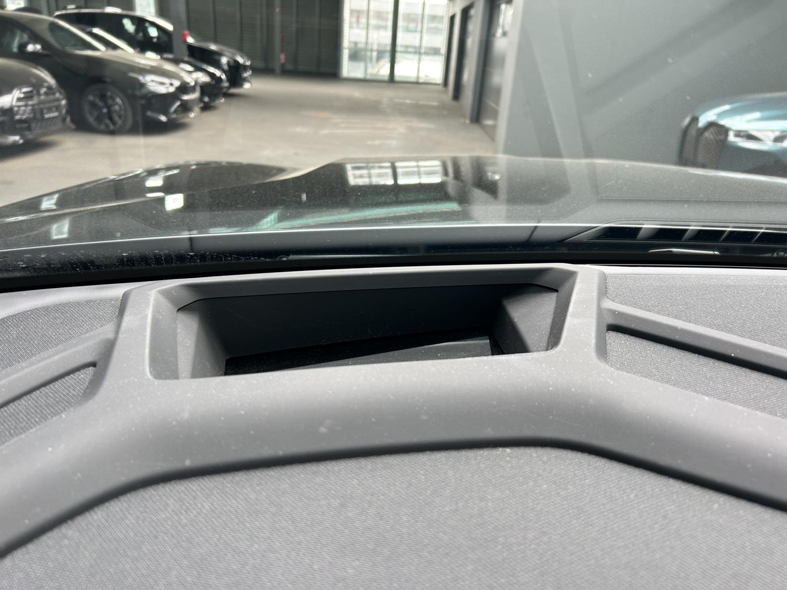 BMW XM Plug-in Hybrid-image-18