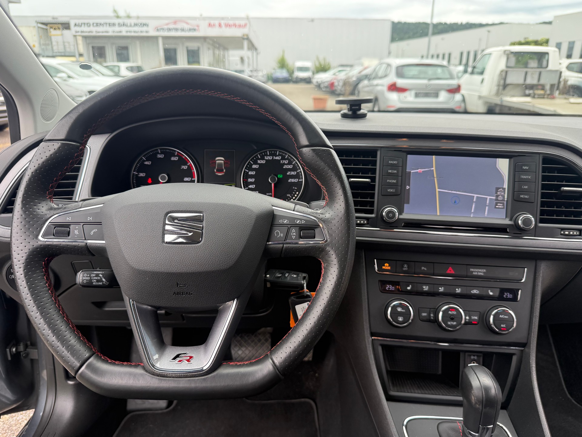 SEAT Leon 1.8 TSI FR Line DSG-image-2