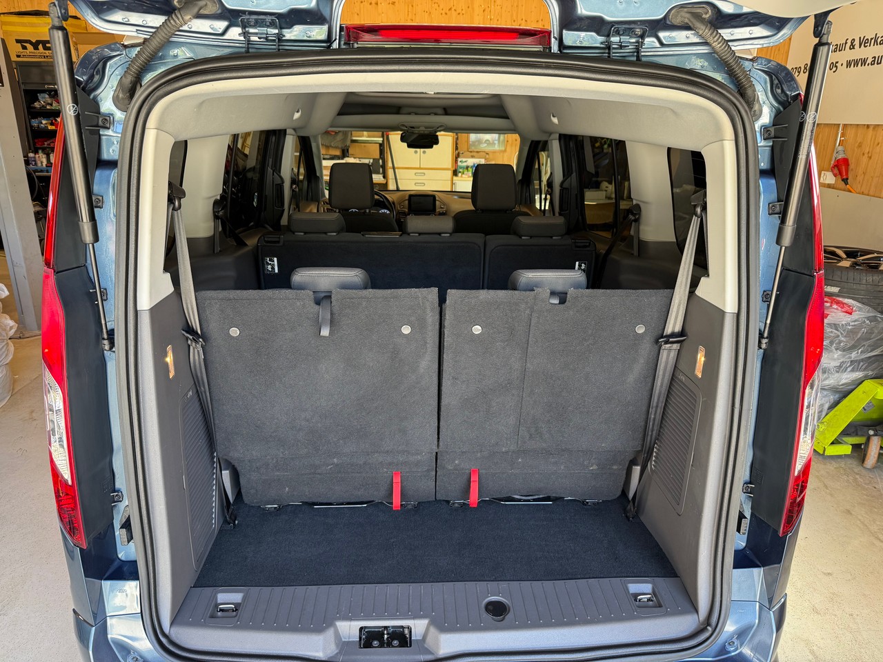 FORD Grand Tourneo Connect 1.5 EcoBlue Titanium Automat-image-16