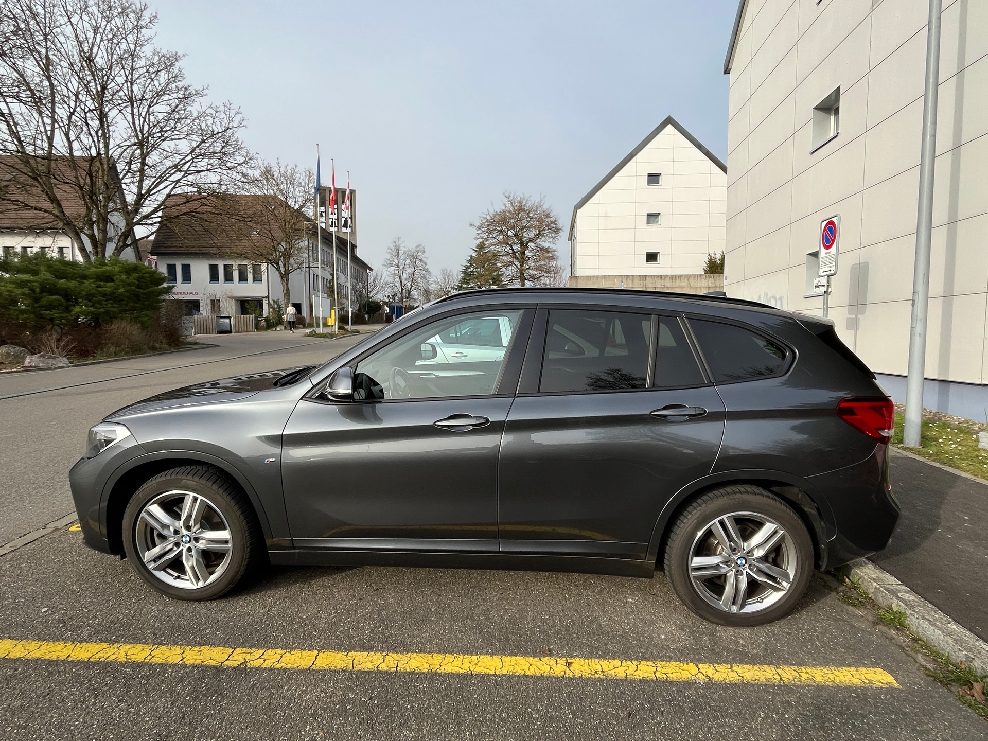BMW 25i xDrive-image-2