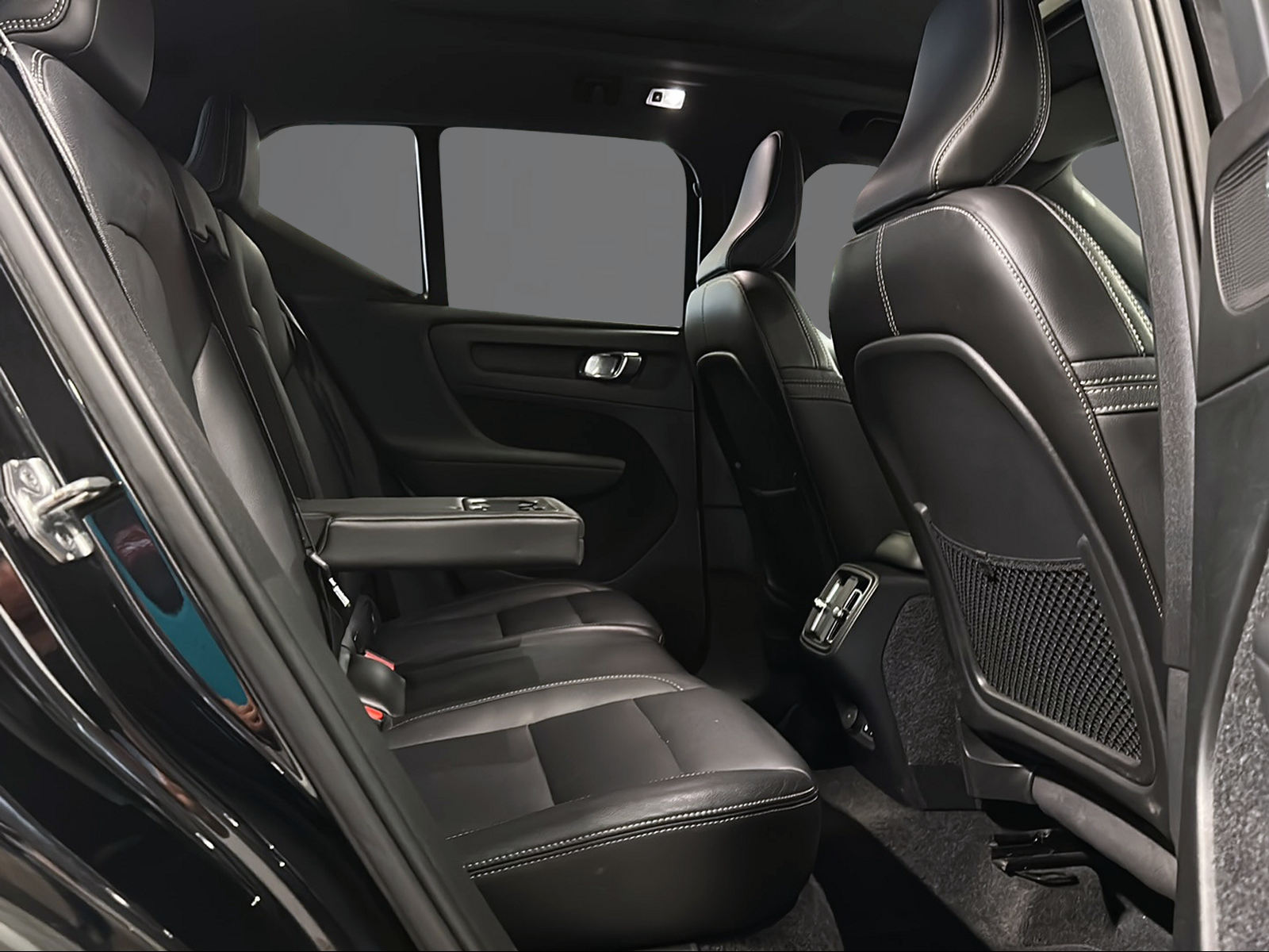 VOLVO XC40 D4 AWD R-Design Geartronic-image-12
