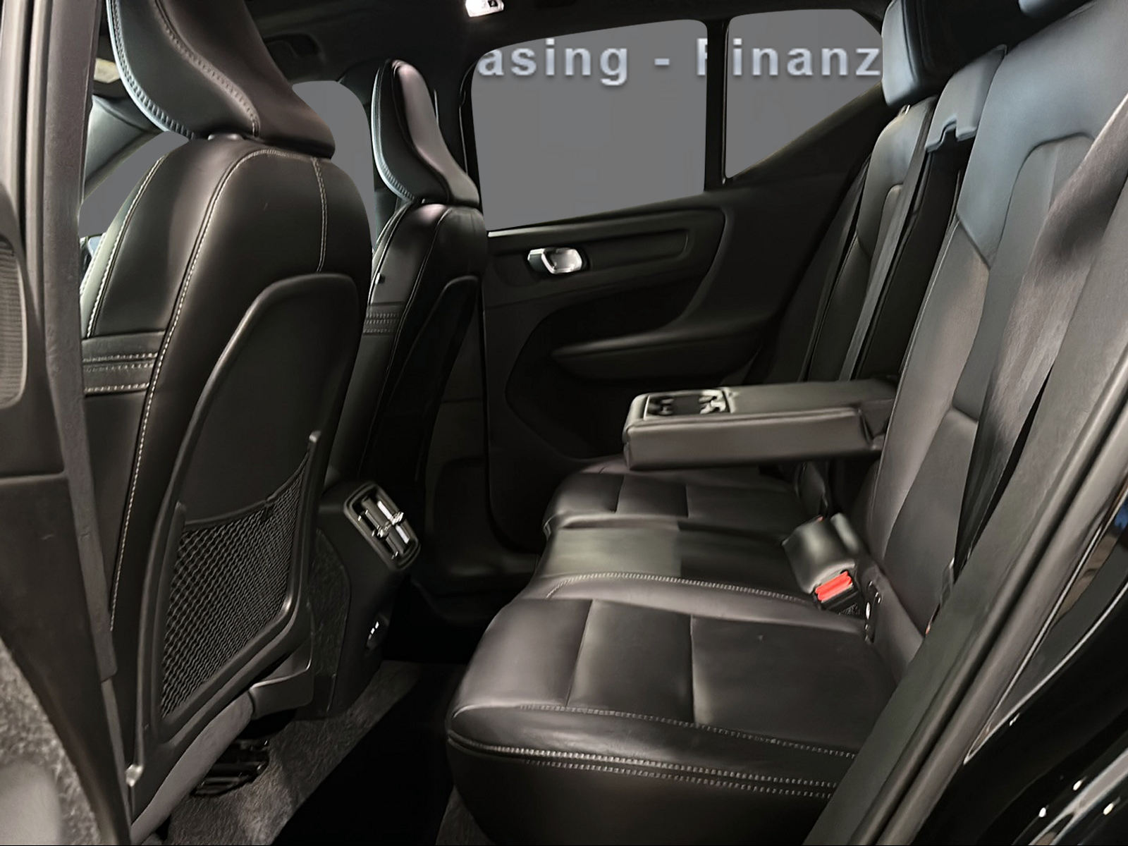 VOLVO XC40 D4 AWD R-Design Geartronic-image-11