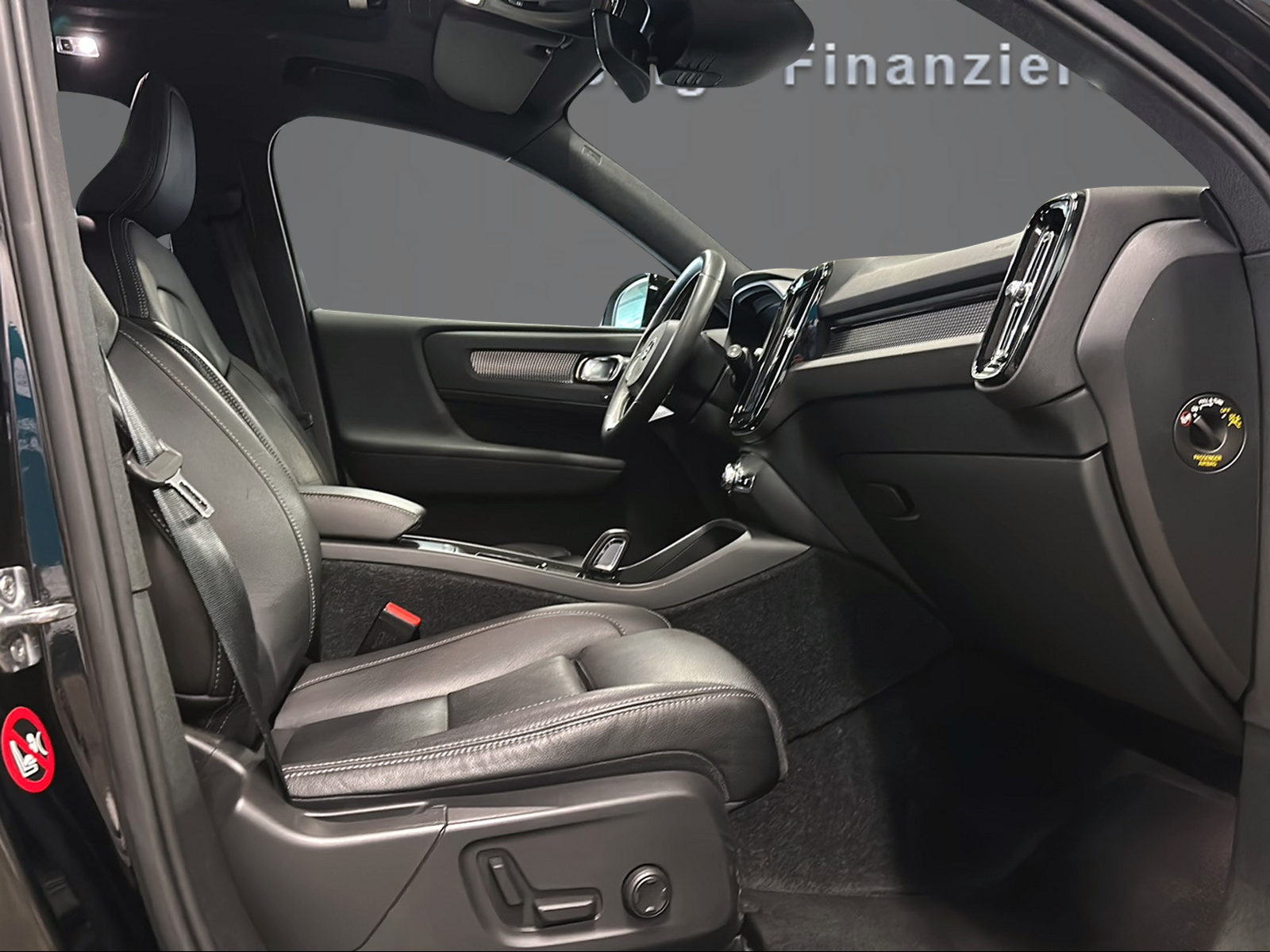 VOLVO XC40 D4 AWD R-Design Geartronic-image-10