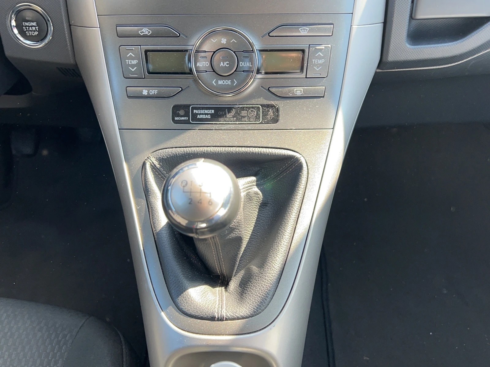 TOYOTA Auris 2.2 D-4D CleanPower Linea Sol Premium-image-11