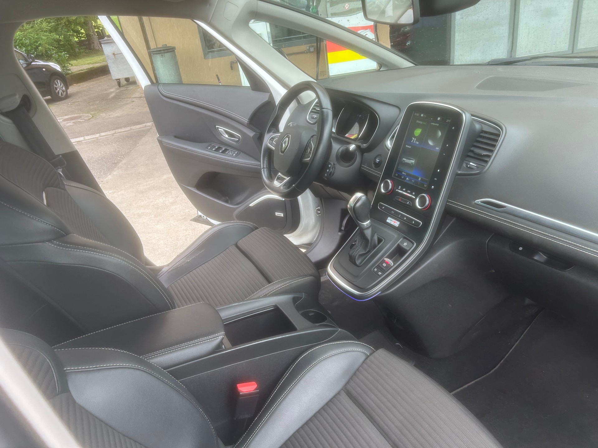 RENAULT Grand Scénic 1.6 dCi Intens EDC-image-8