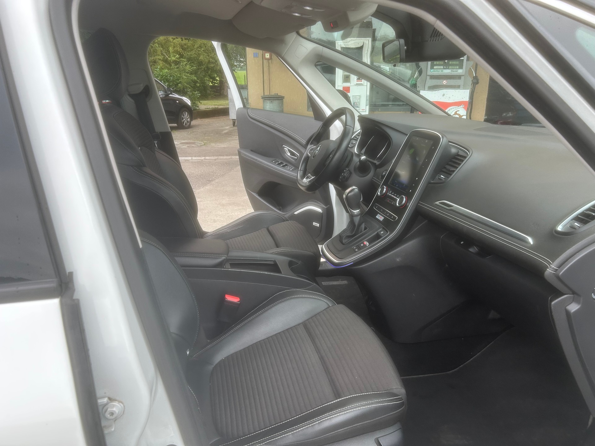 RENAULT Grand Scénic 1.6 dCi Intens EDC-image-7