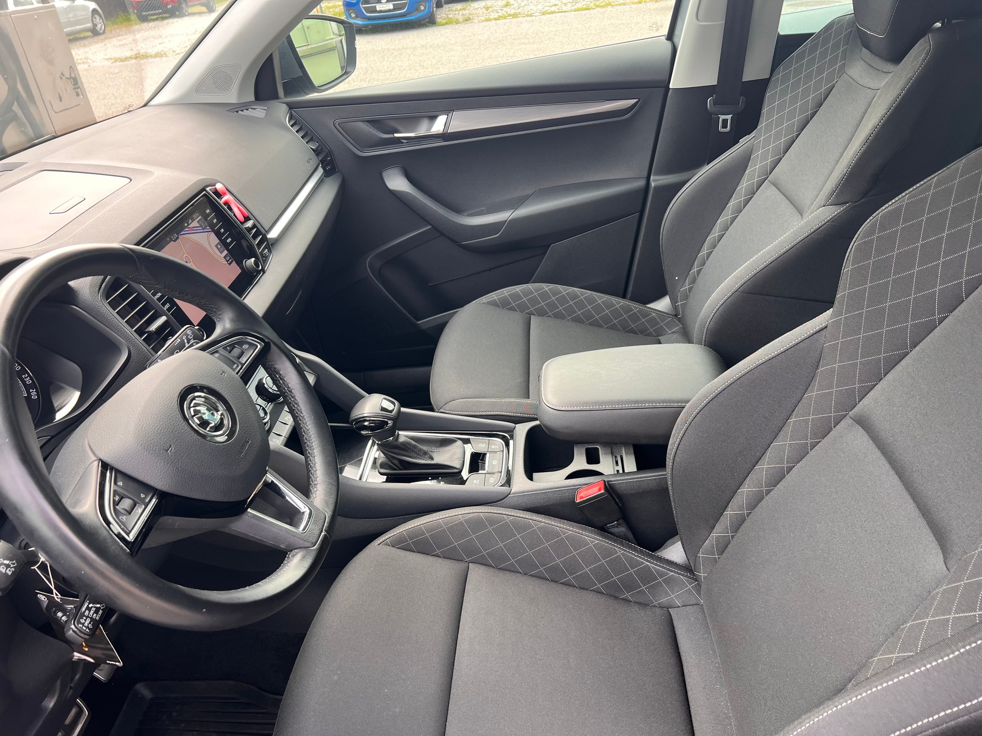 SKODA Karoq 2.0 TDI CR Style 4x4 DSG-image-8