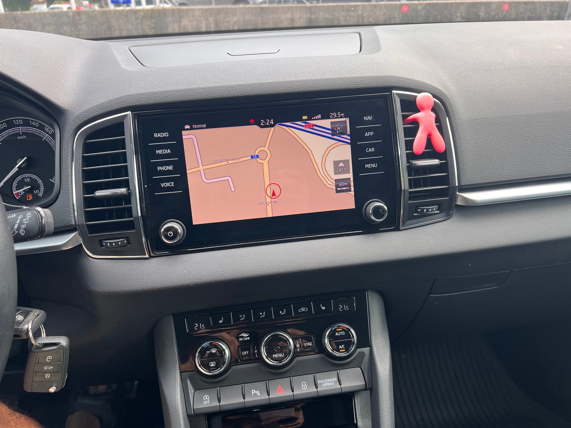 SKODA Karoq 2.0 TDI CR Style 4x4 DSG-image-9
