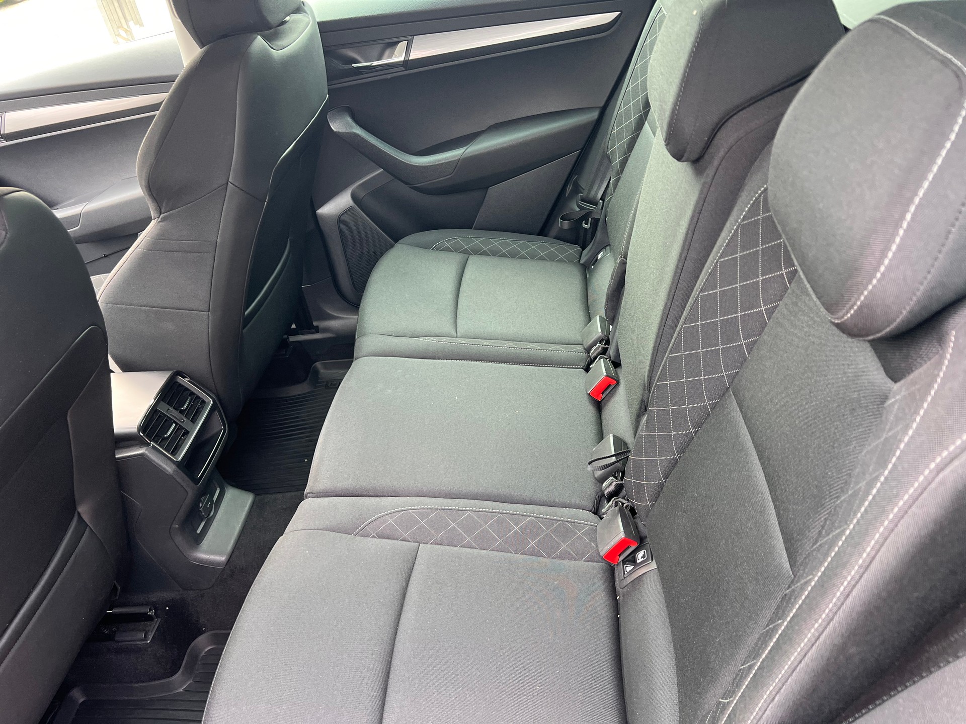 SKODA Karoq 2.0 TDI CR Style 4x4 DSG-image-11