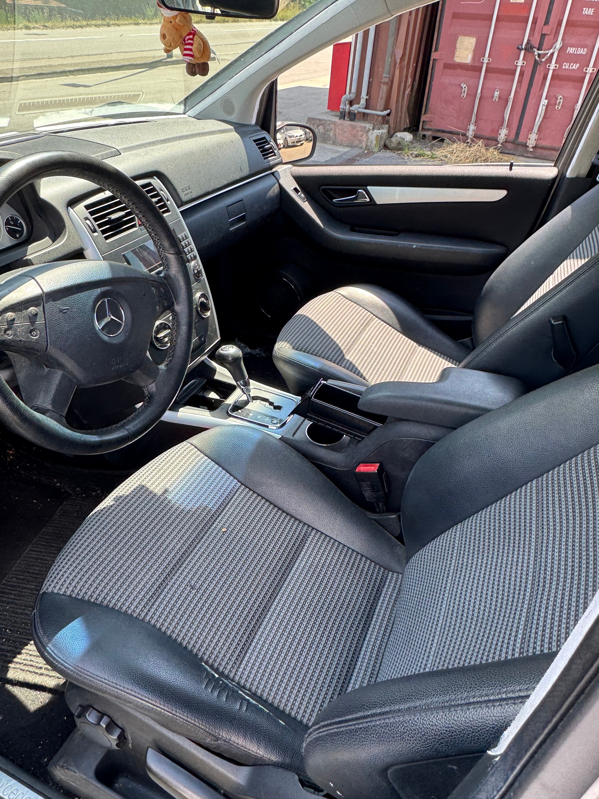 MERCEDES-BENZ B 200 CDI-image-8