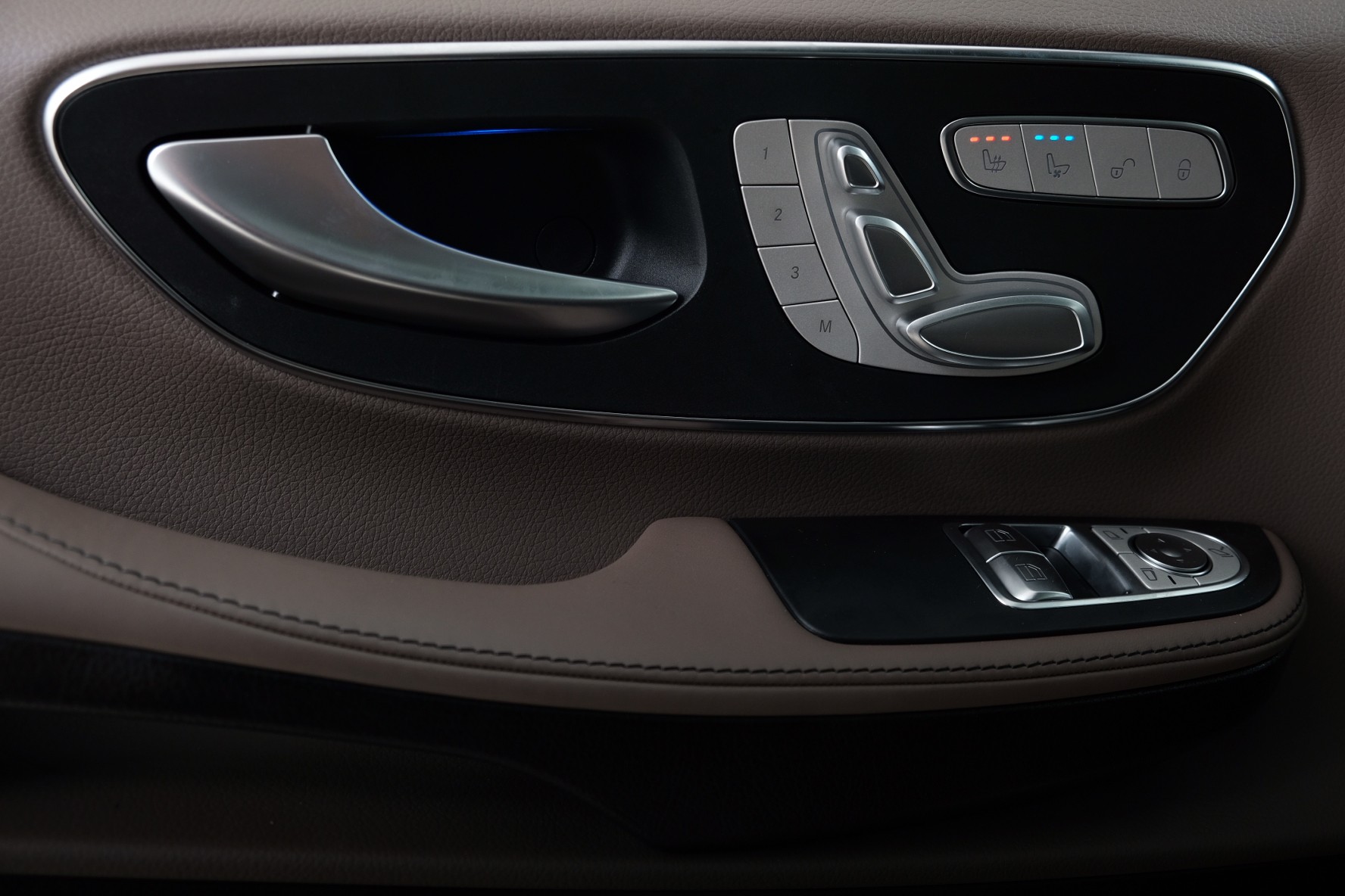 MERCEDES-BENZ V 300 d lang Exclusive 4Matic 9G-Tronic-image-10
