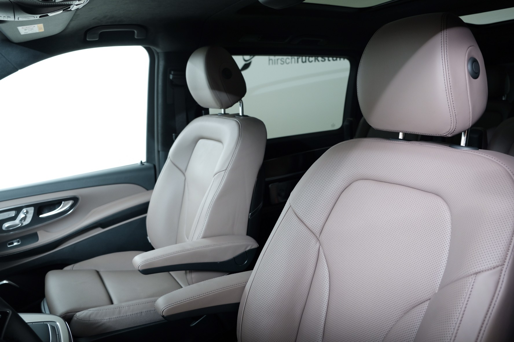 MERCEDES-BENZ V 300 d lang Exclusive 4Matic 9G-Tronic-image-11