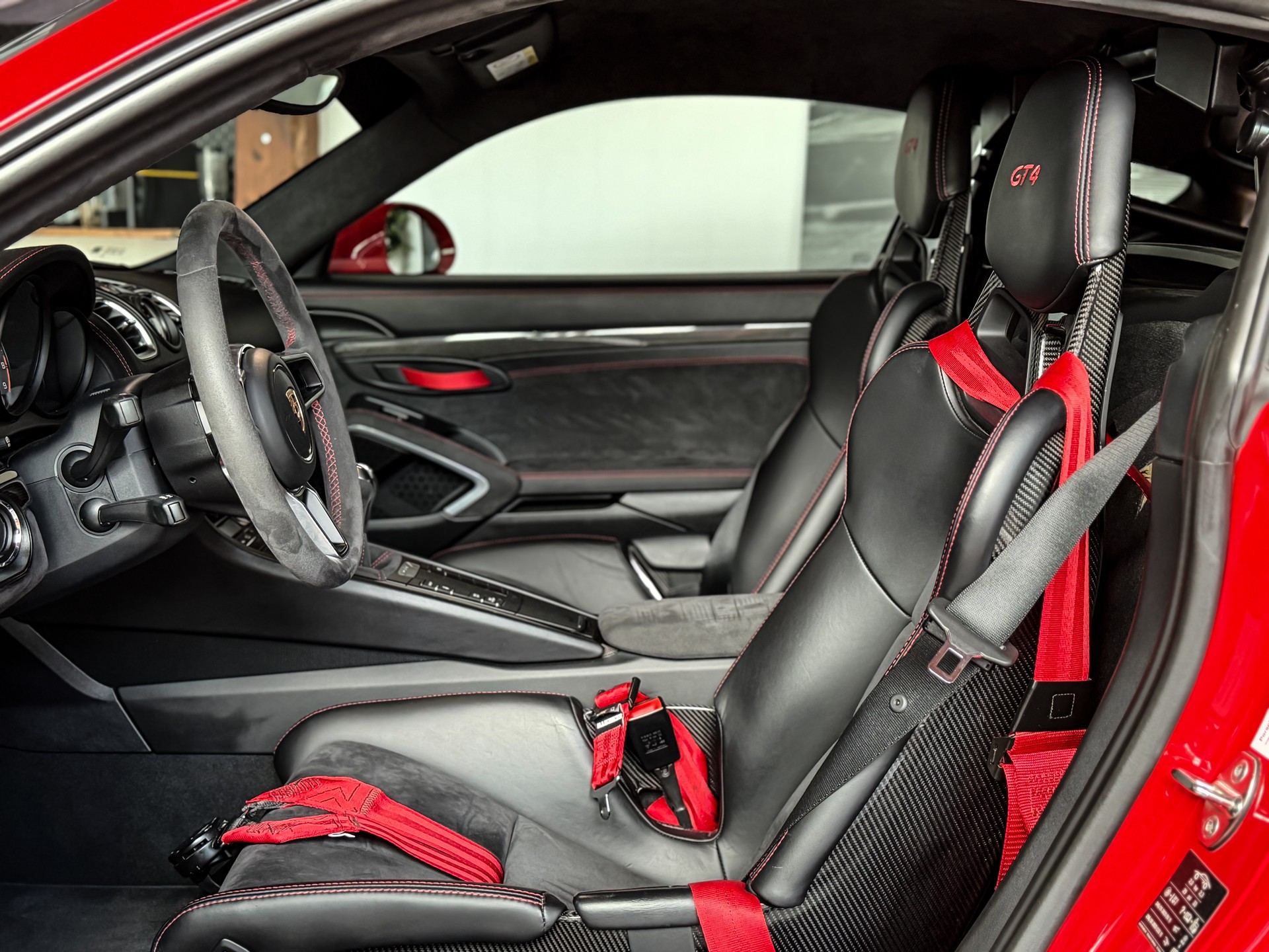 PORSCHE Cayman GT4-image-8