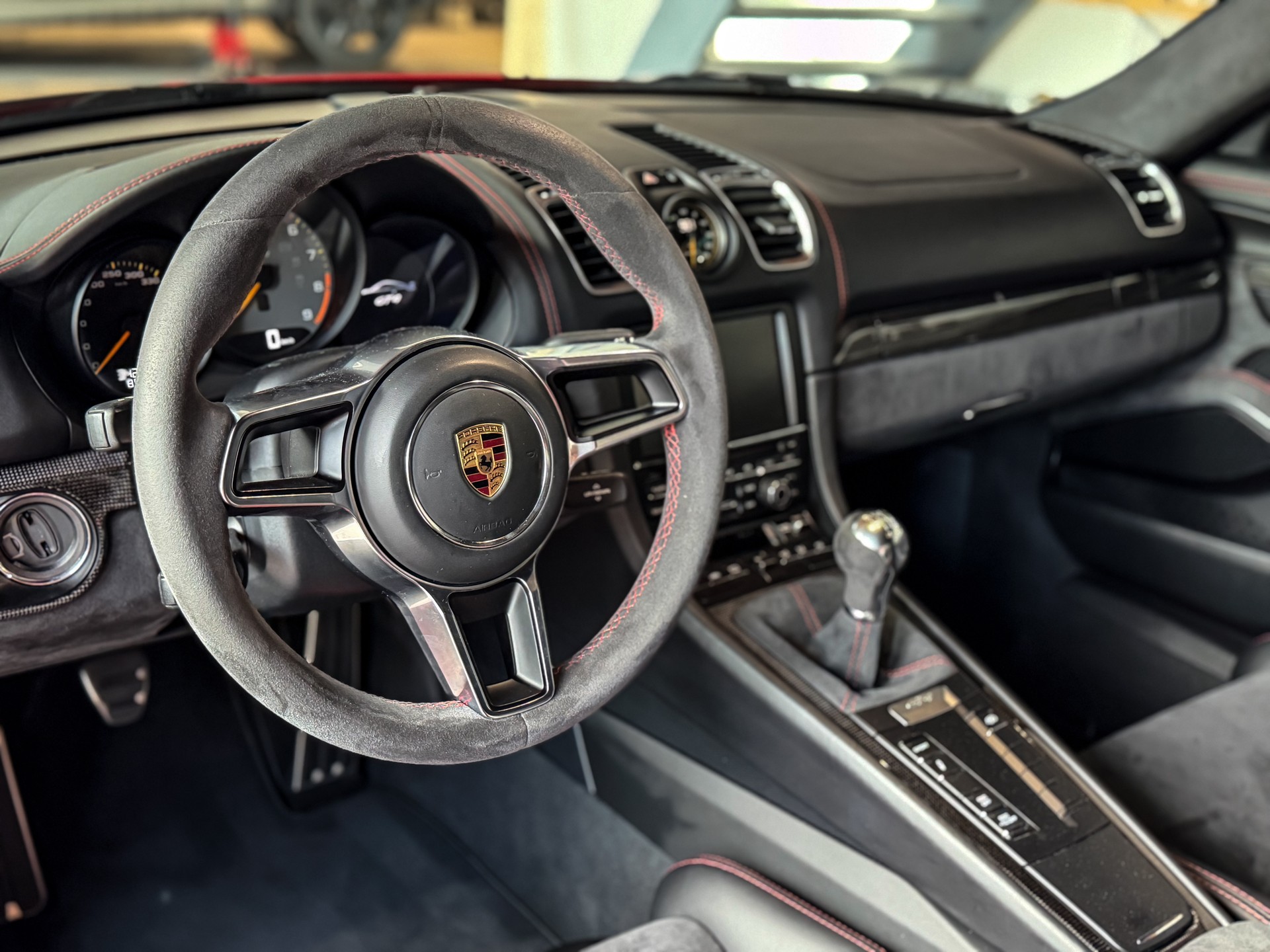 PORSCHE Cayman GT4-image-9