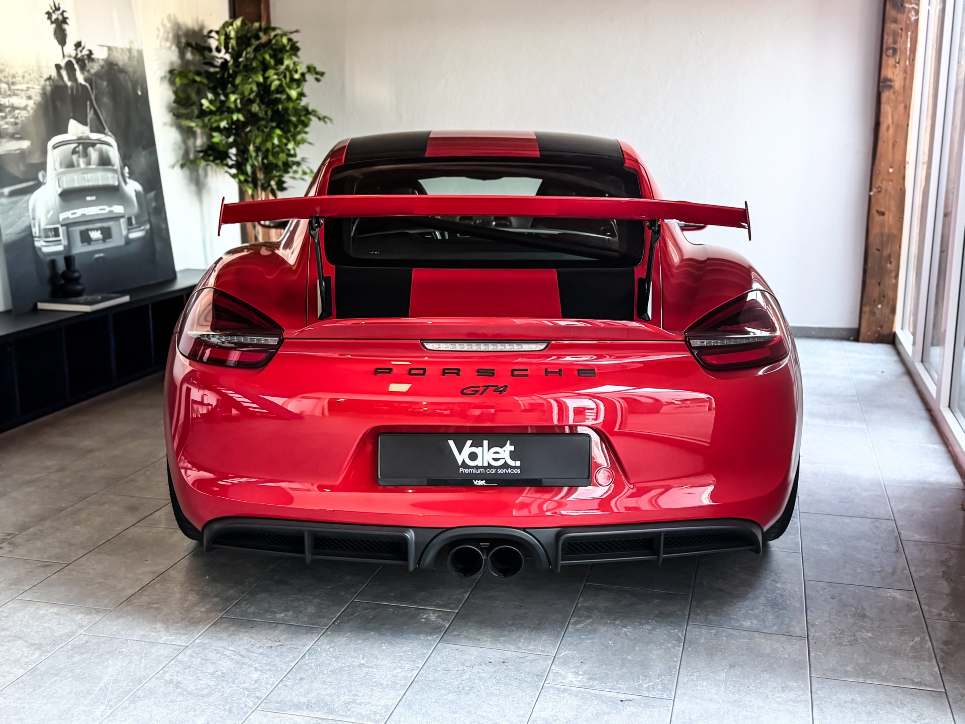 PORSCHE Cayman GT4-image-6