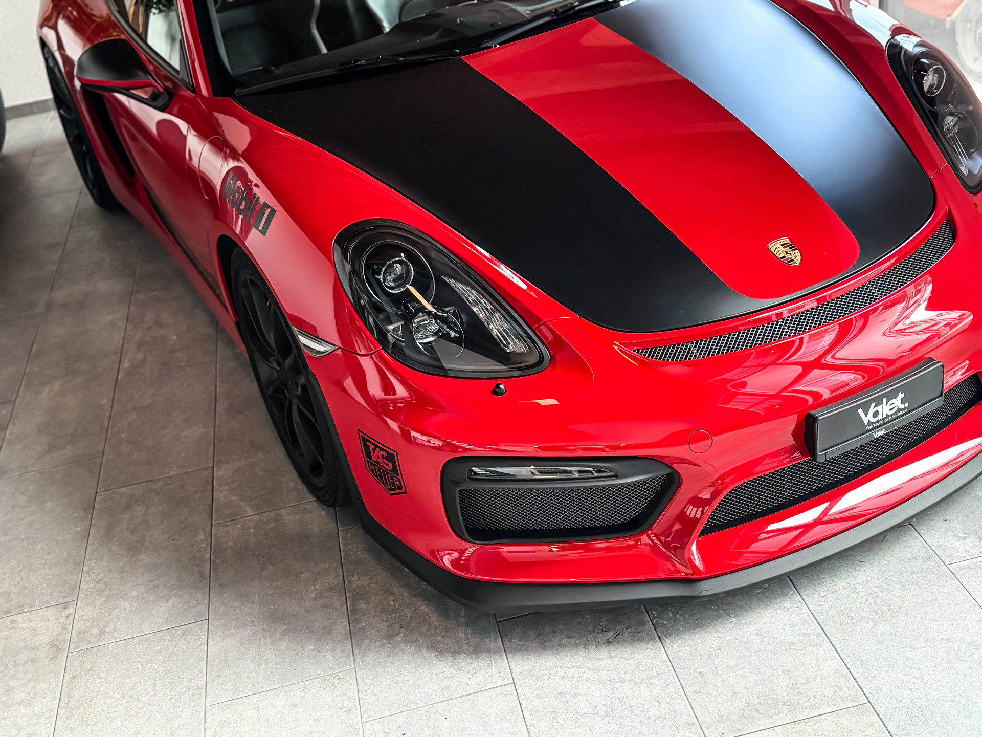 PORSCHE Cayman GT4-image-3