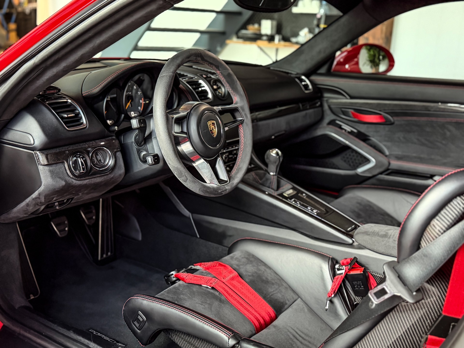 PORSCHE Cayman GT4-image-11