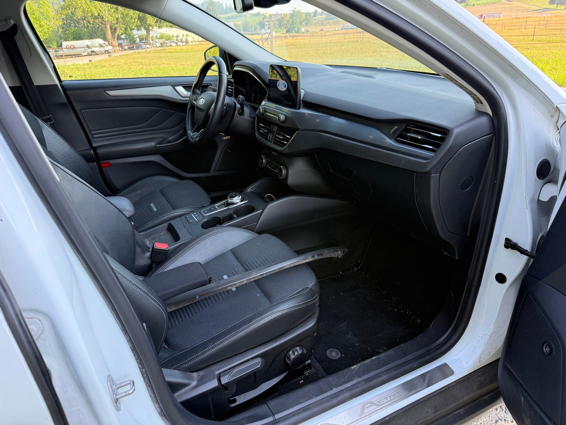 FORD Focus 2.0 TDCi Titanium Automatic-image-8