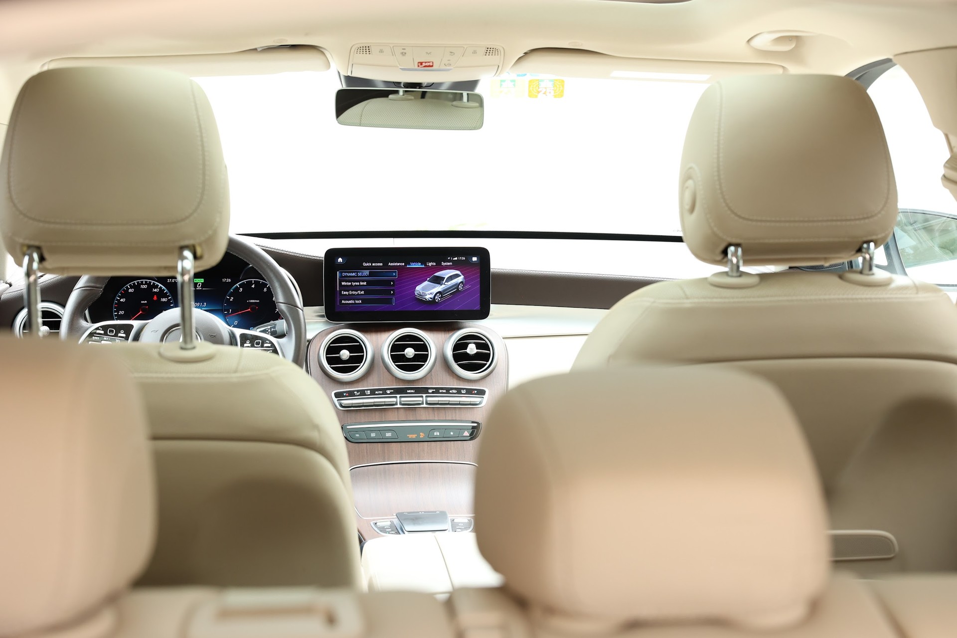 MERCEDES-BENZ GLC 200 4MATIC AMG Line-image-6