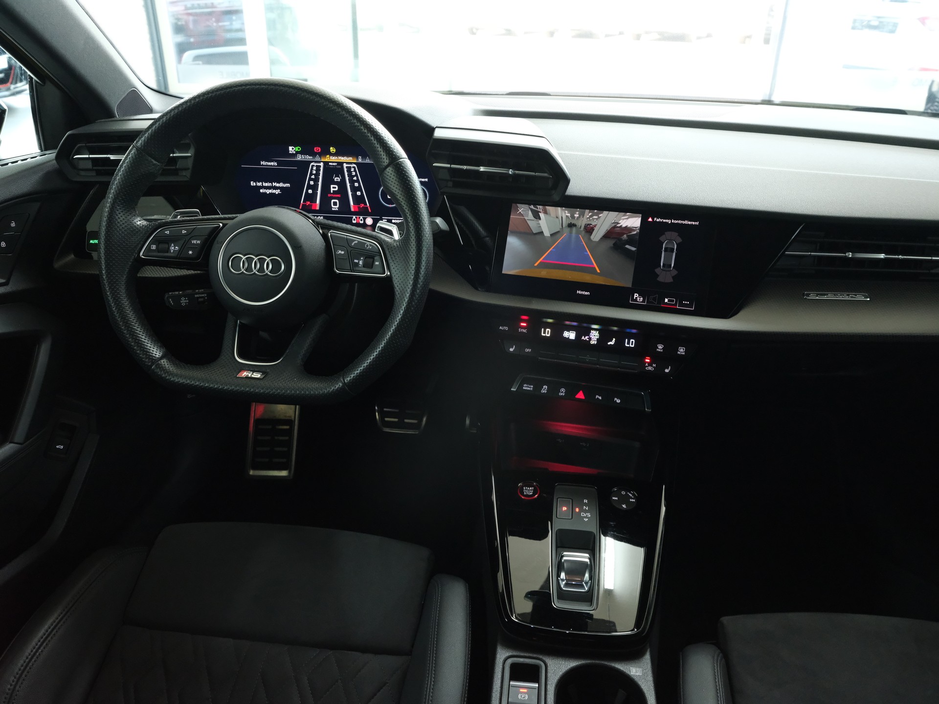AUDI RS3 Limousine 2.5 TSI quattro S-tronic *RS-Performance* *360 Kamera* *Sitzheizung*-image-22