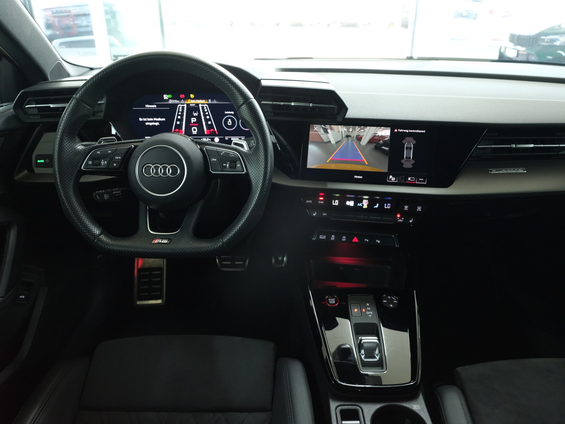 AUDI RS3 Limousine 2.5 TSI quattro S-tronic *RS-Performance* *360 Kamera* *Sitzheizung*-image-23