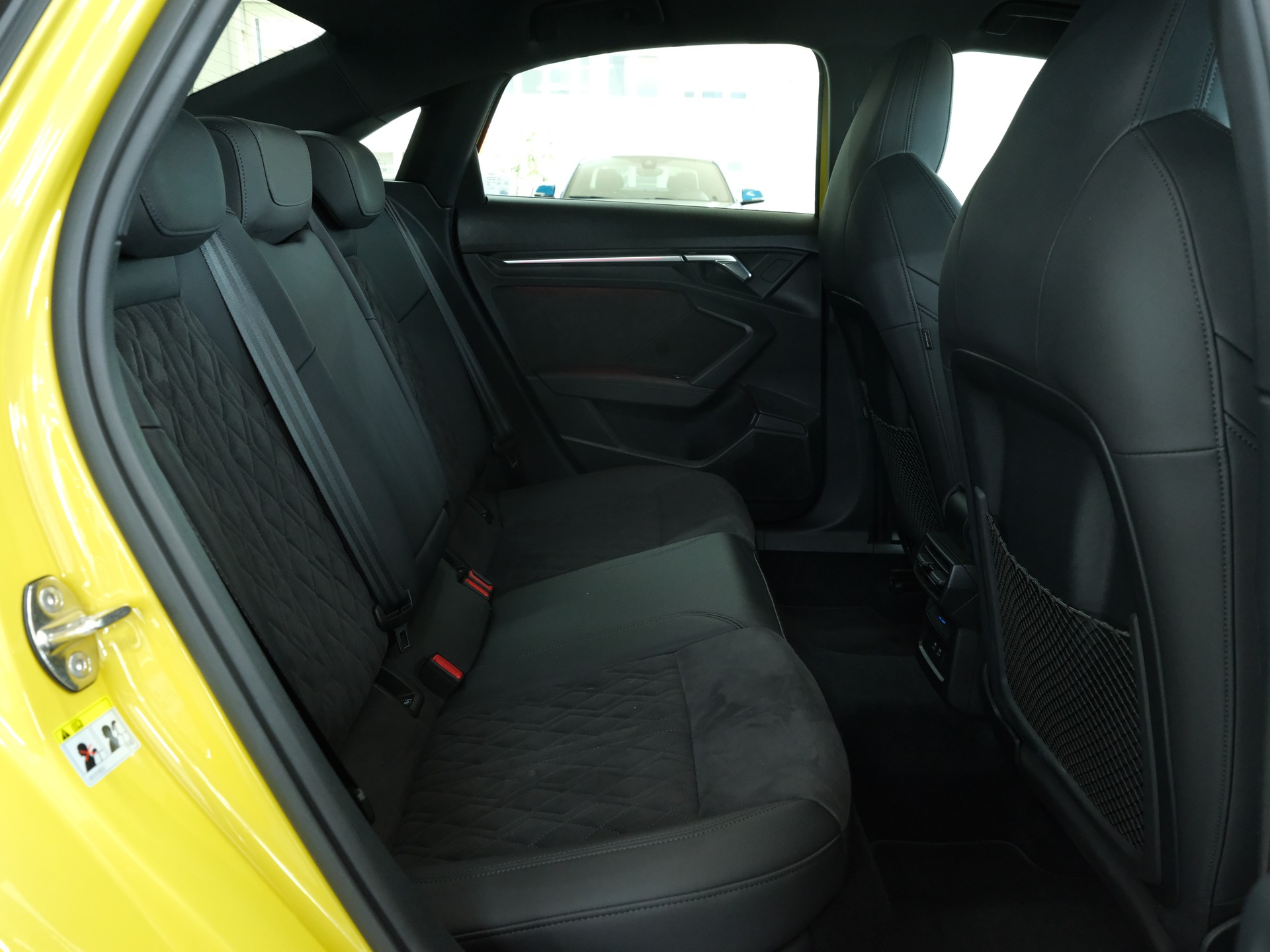 AUDI RS3 Limousine 2.5 TSI quattro S-tronic *RS-Performance* *360 Kamera* *Sitzheizung*-image-18
