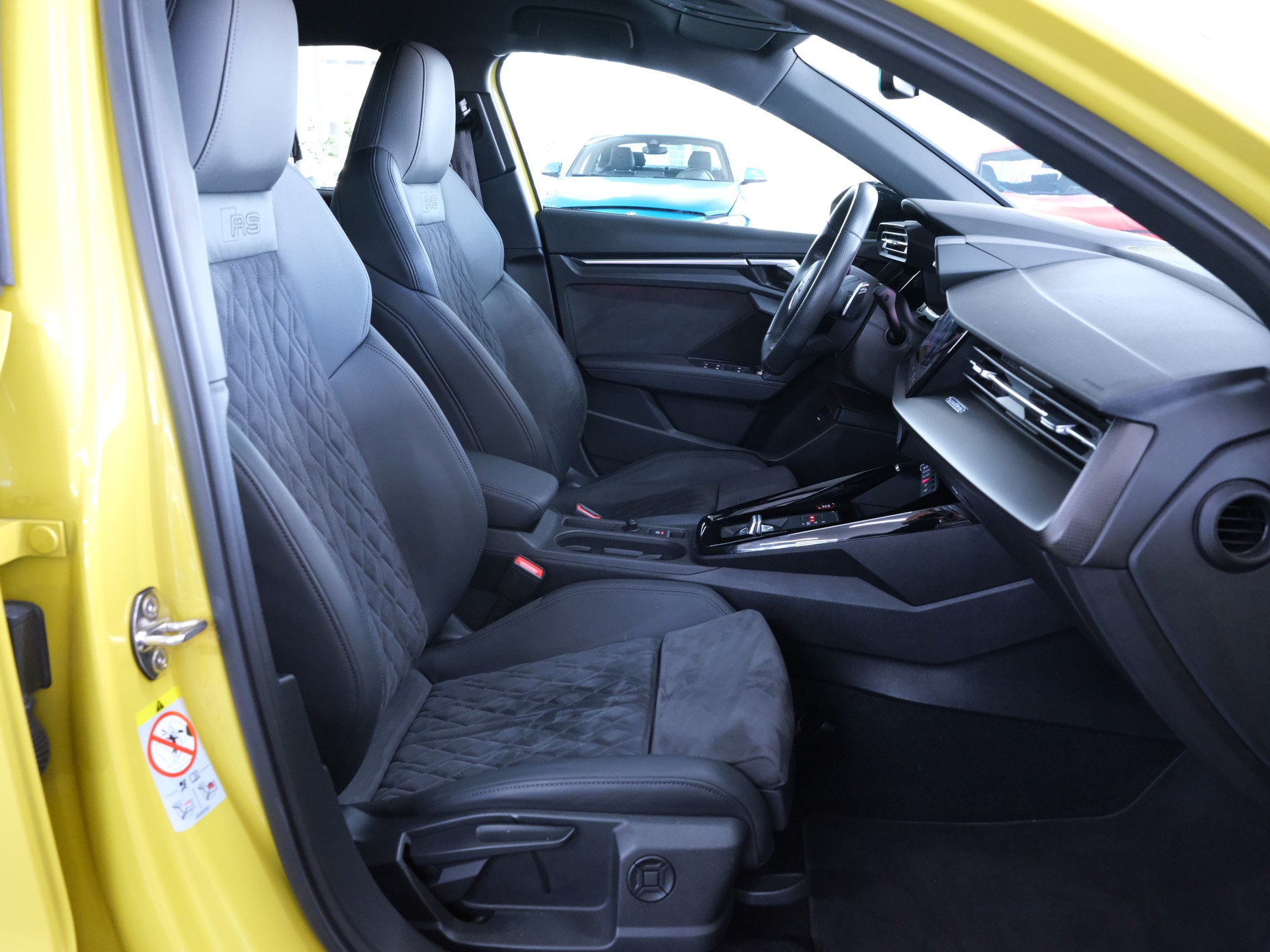 AUDI RS3 Limousine 2.5 TSI quattro S-tronic *RS-Performance* *360 Kamera* *Sitzheizung*-image-19